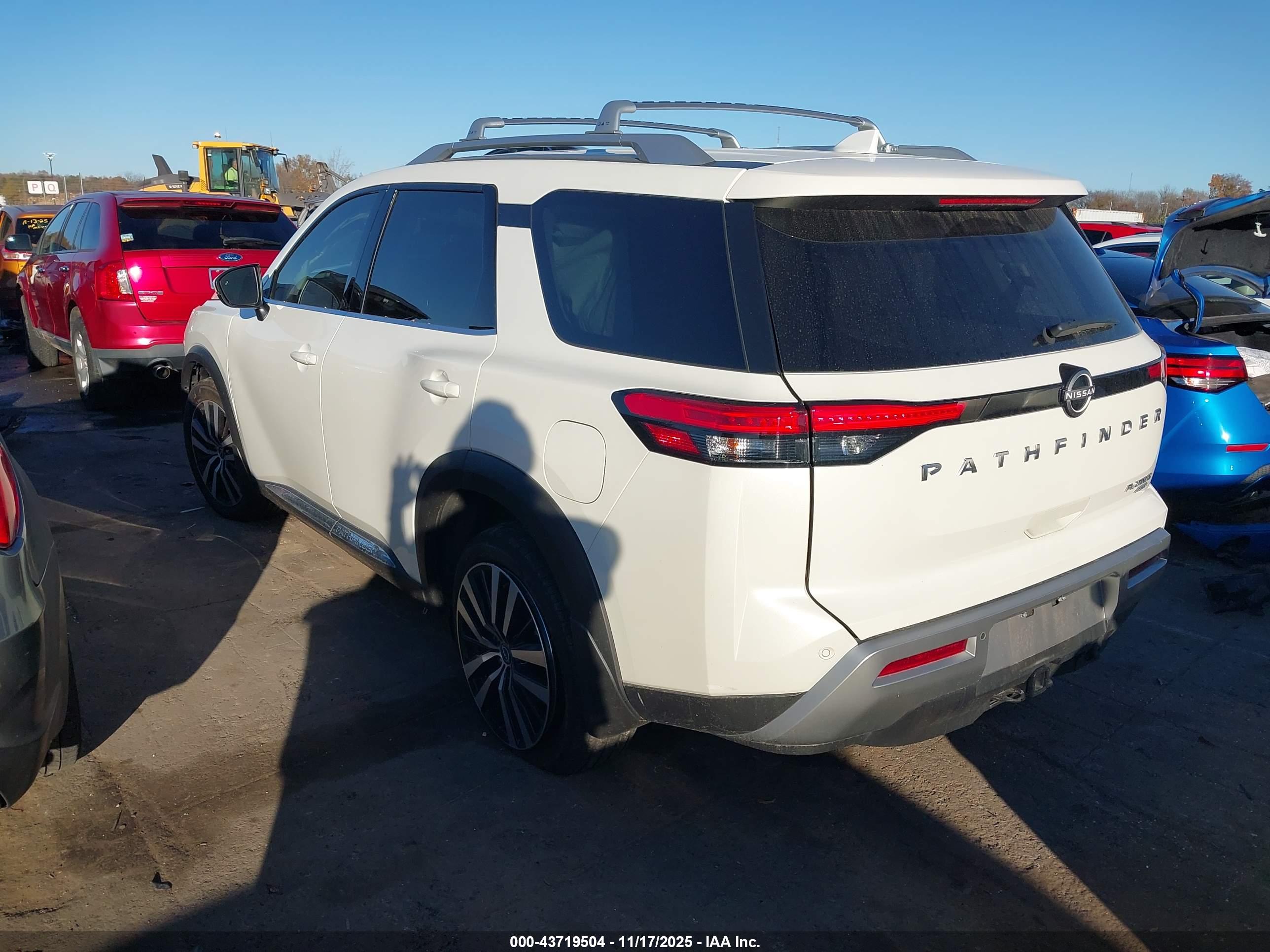 NISSAN PATHFINDER image 3