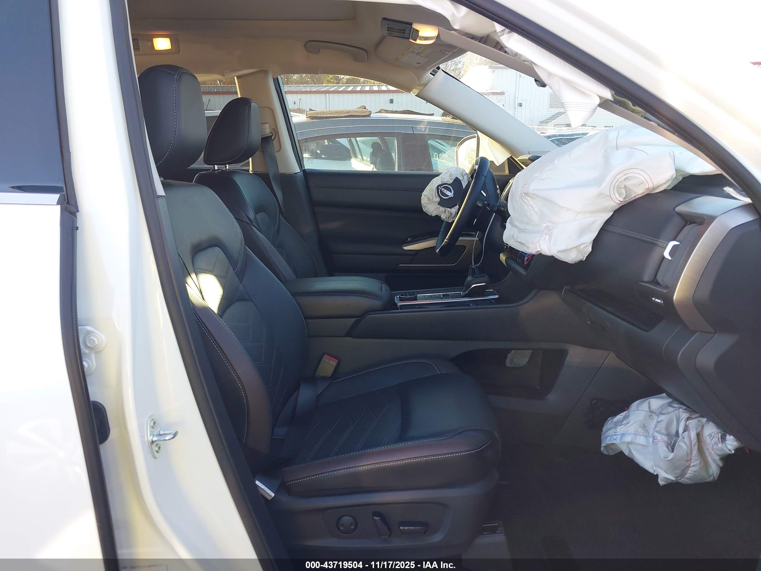 NISSAN PATHFINDER image 5