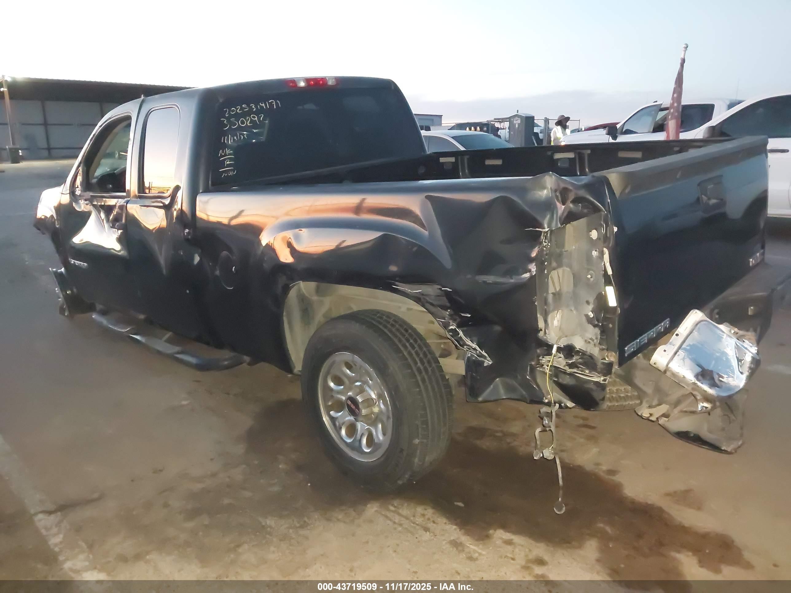 GMC SIERRA image 3