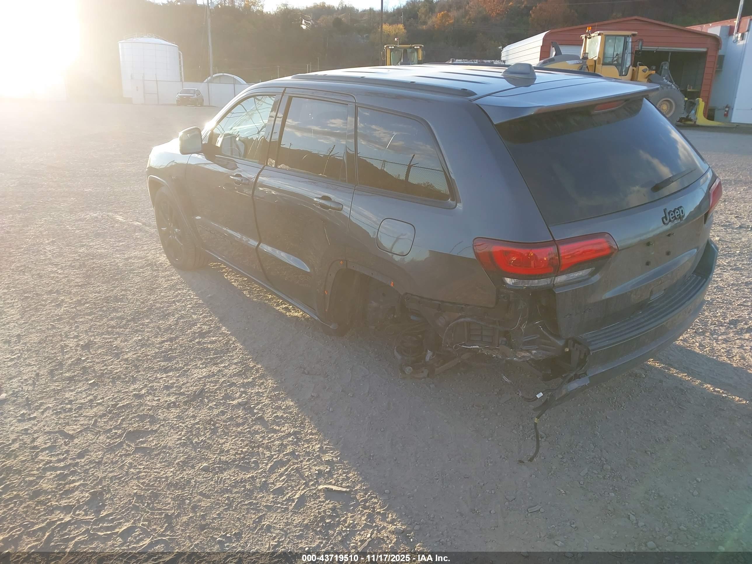 JEEP GRAND image 3