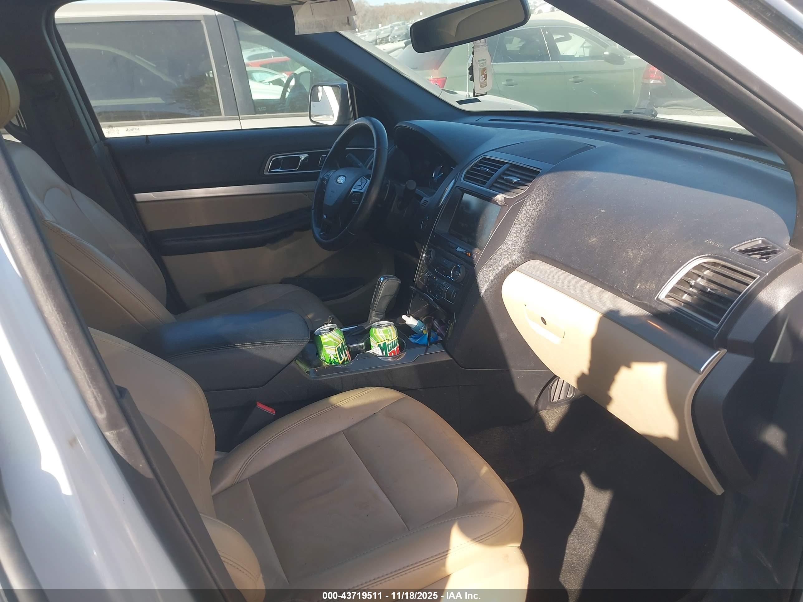 FORD EXPLORER image 5