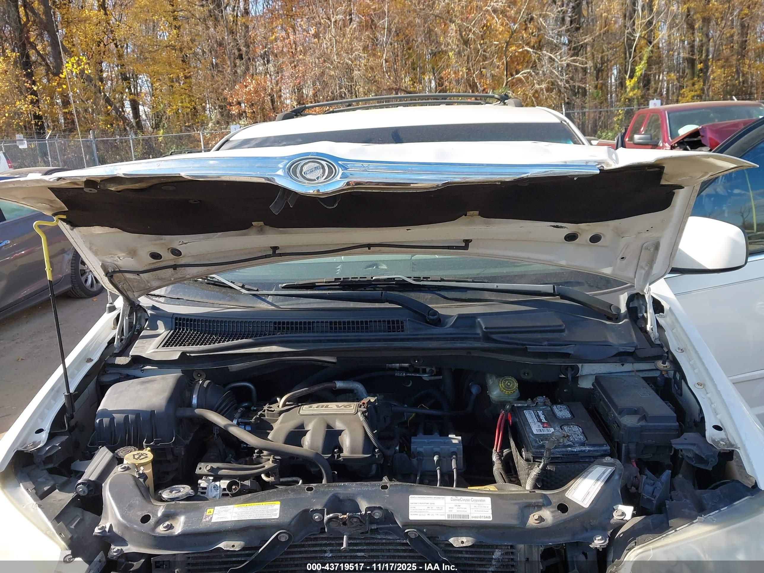 CHRYSLER TOWN image 10
