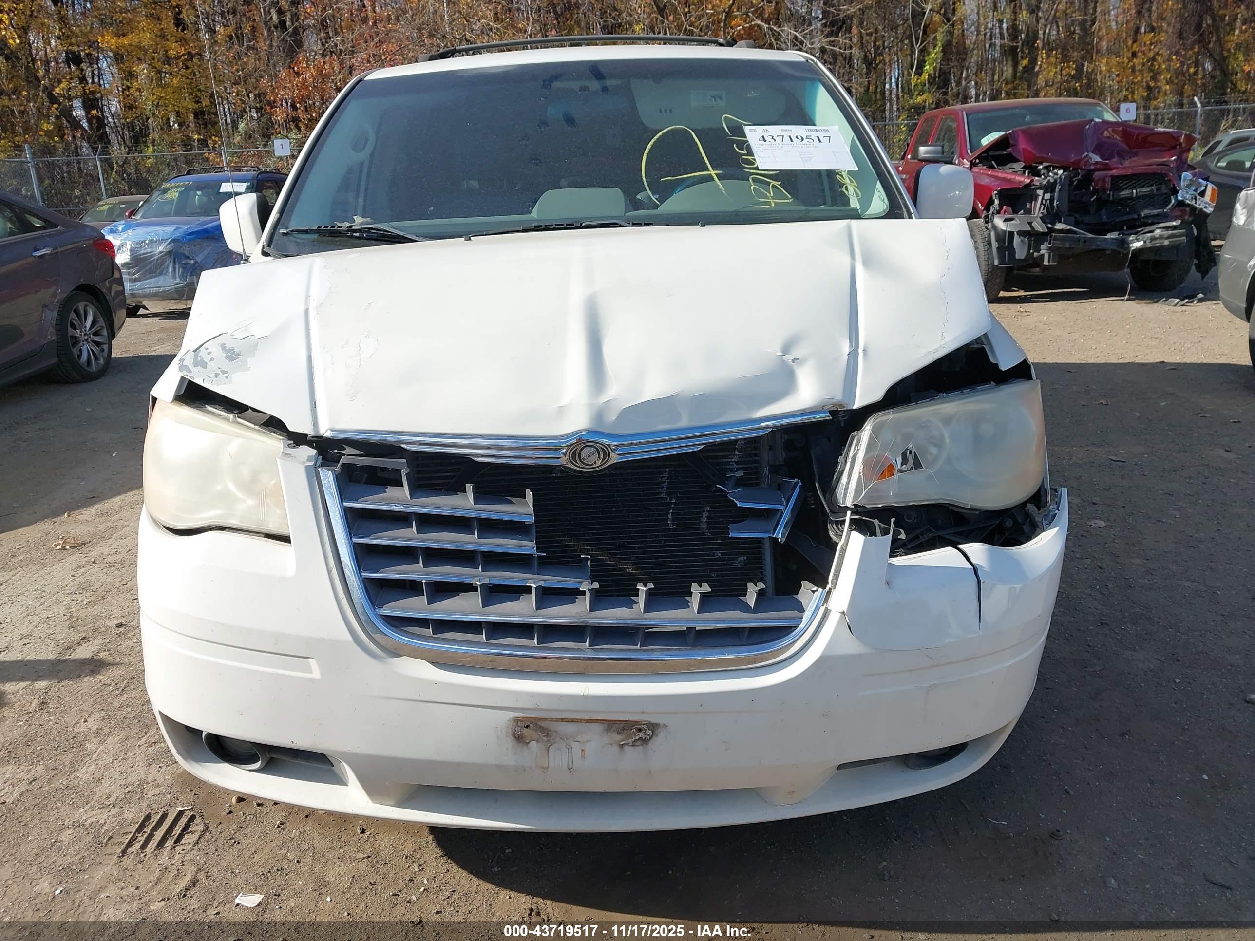 CHRYSLER TOWN image 6