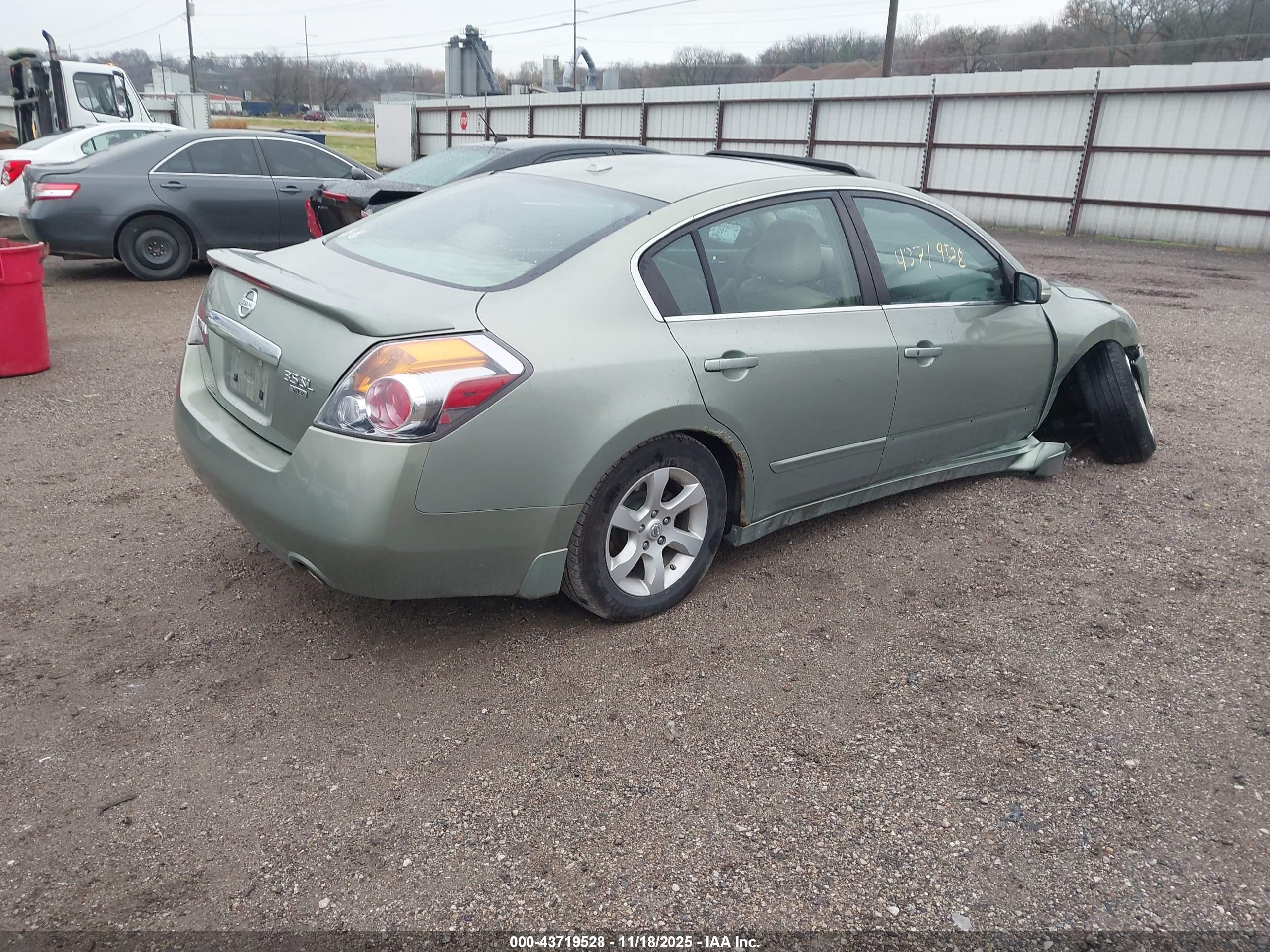 NISSAN ALTIMA image 4
