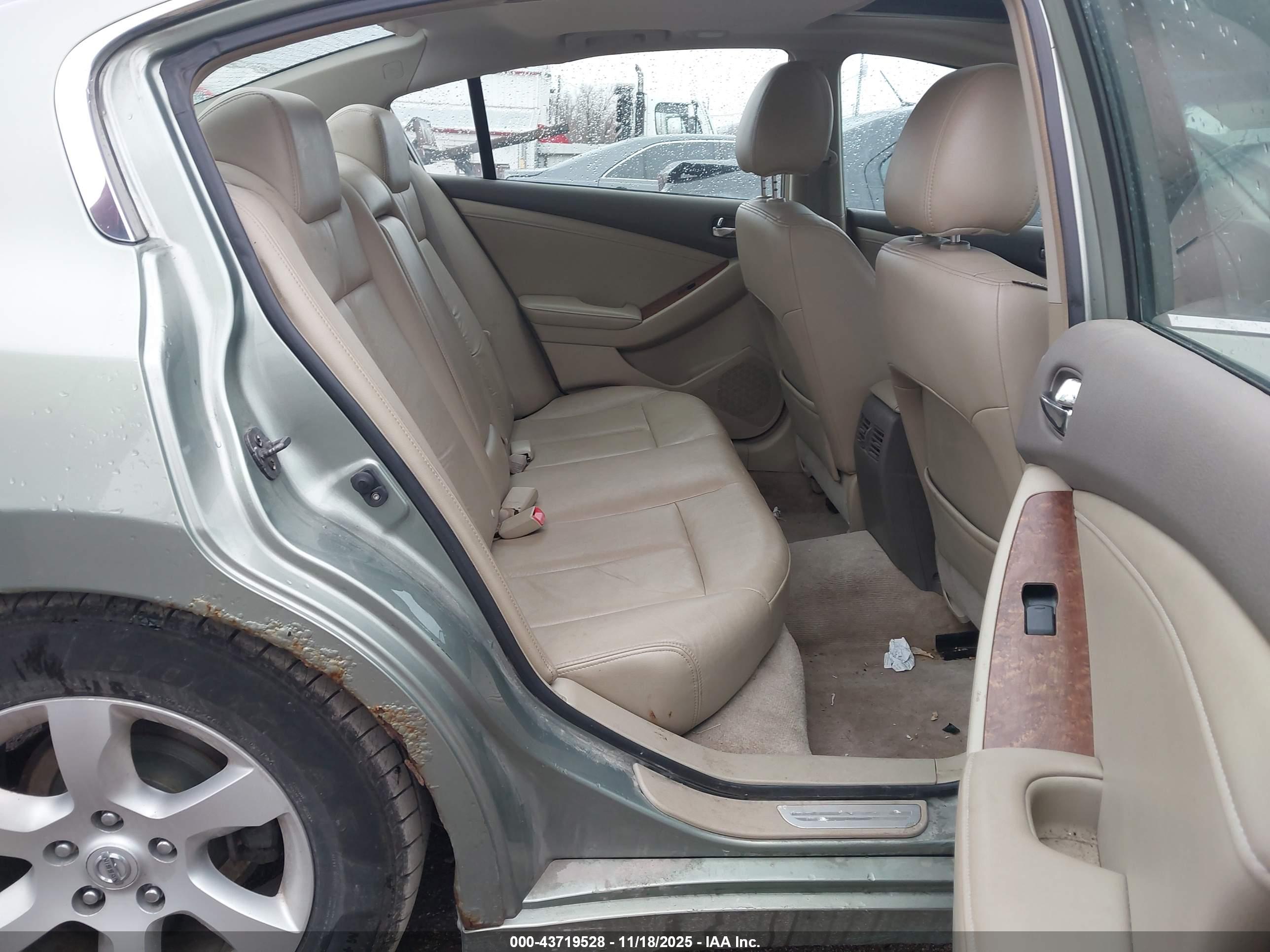 NISSAN ALTIMA image 8