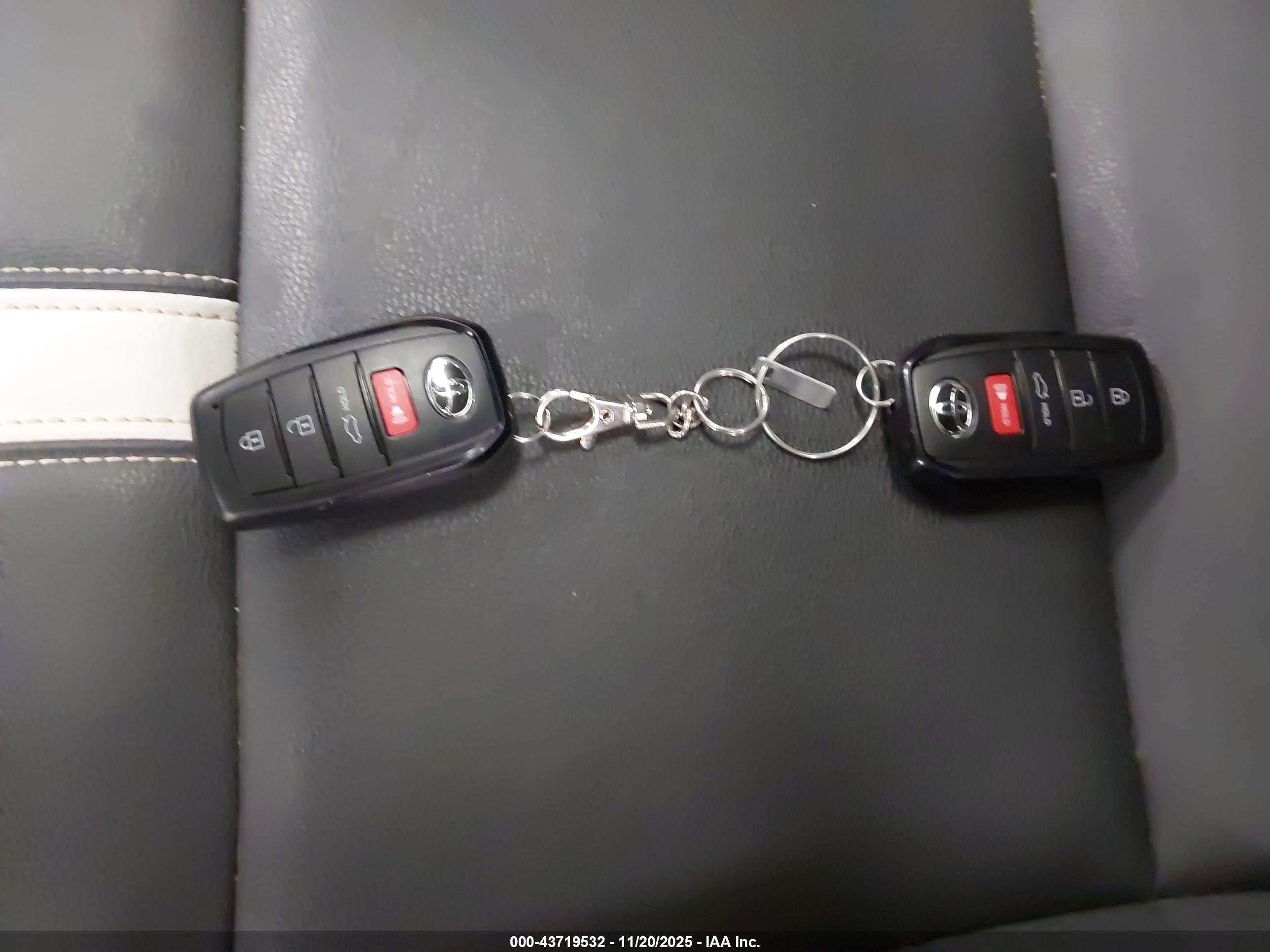 TOYOTA CAMRY image 11