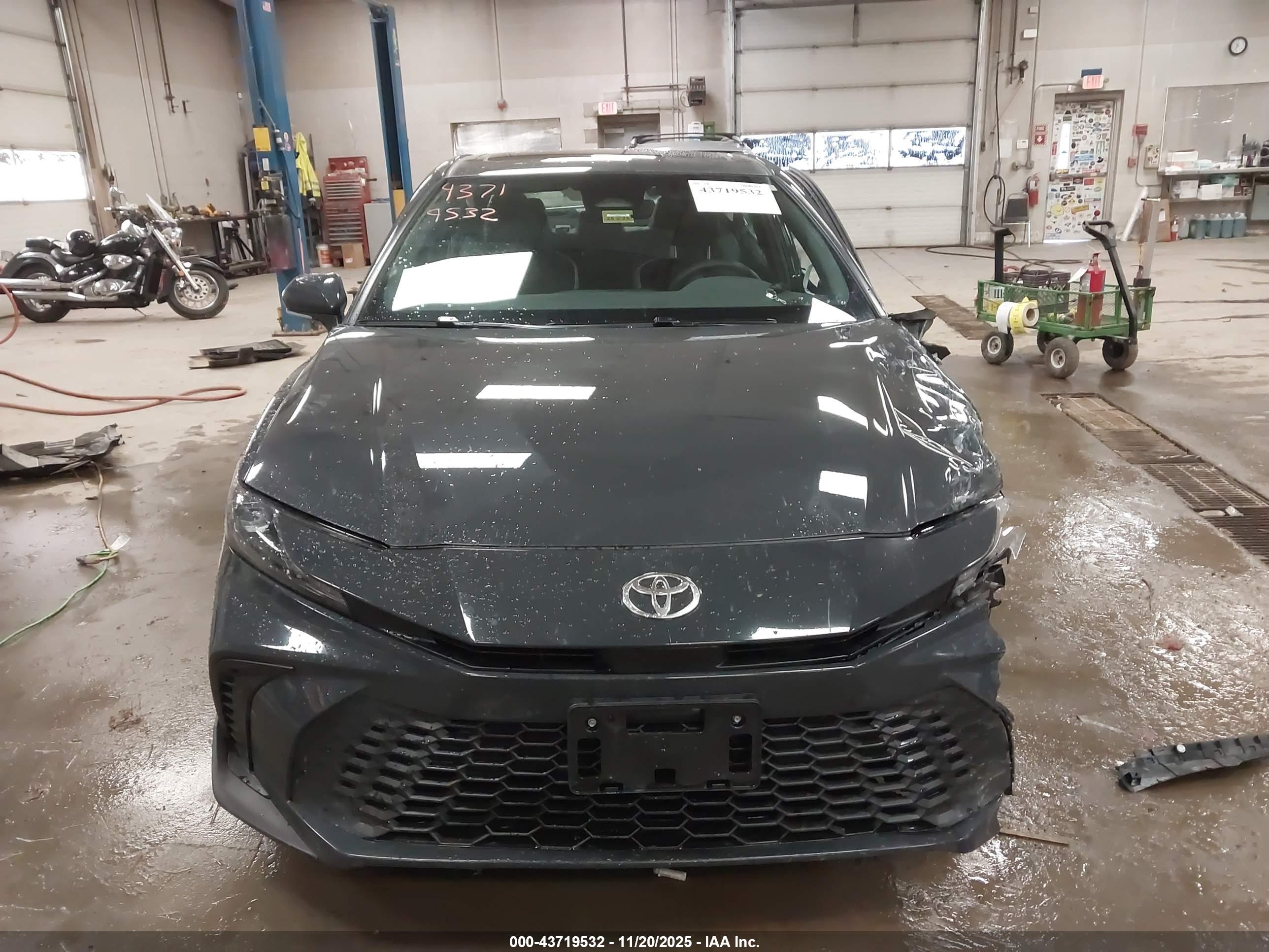 TOYOTA CAMRY image 6