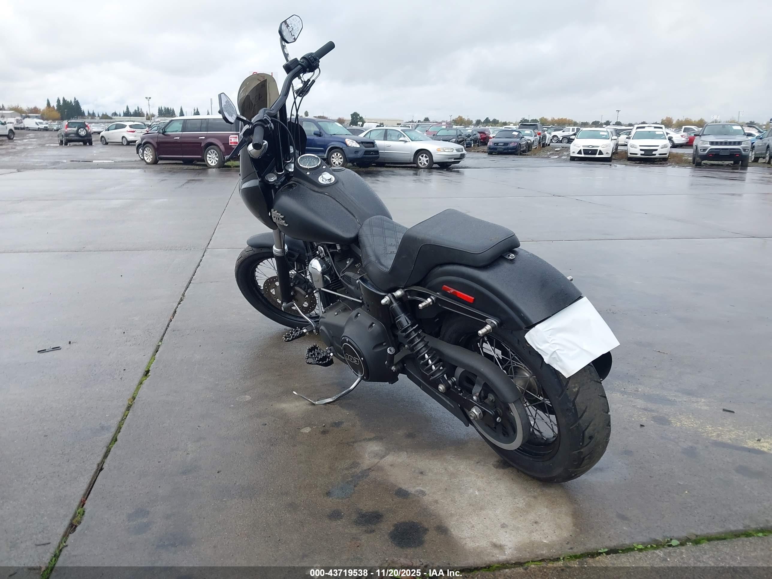 HARLEY-DAVIDSON FXDBP image 3