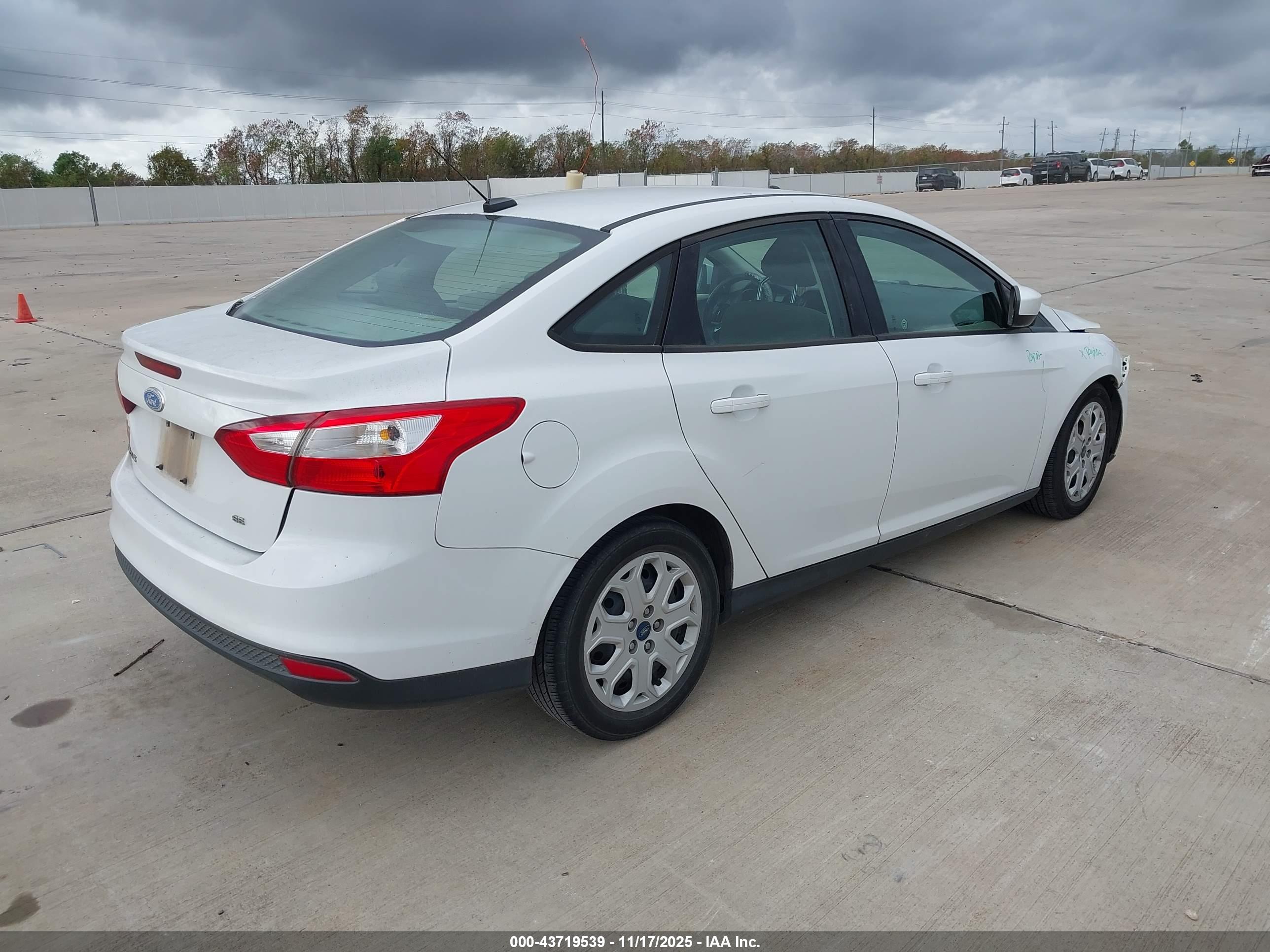 FORD FOCUS image 4