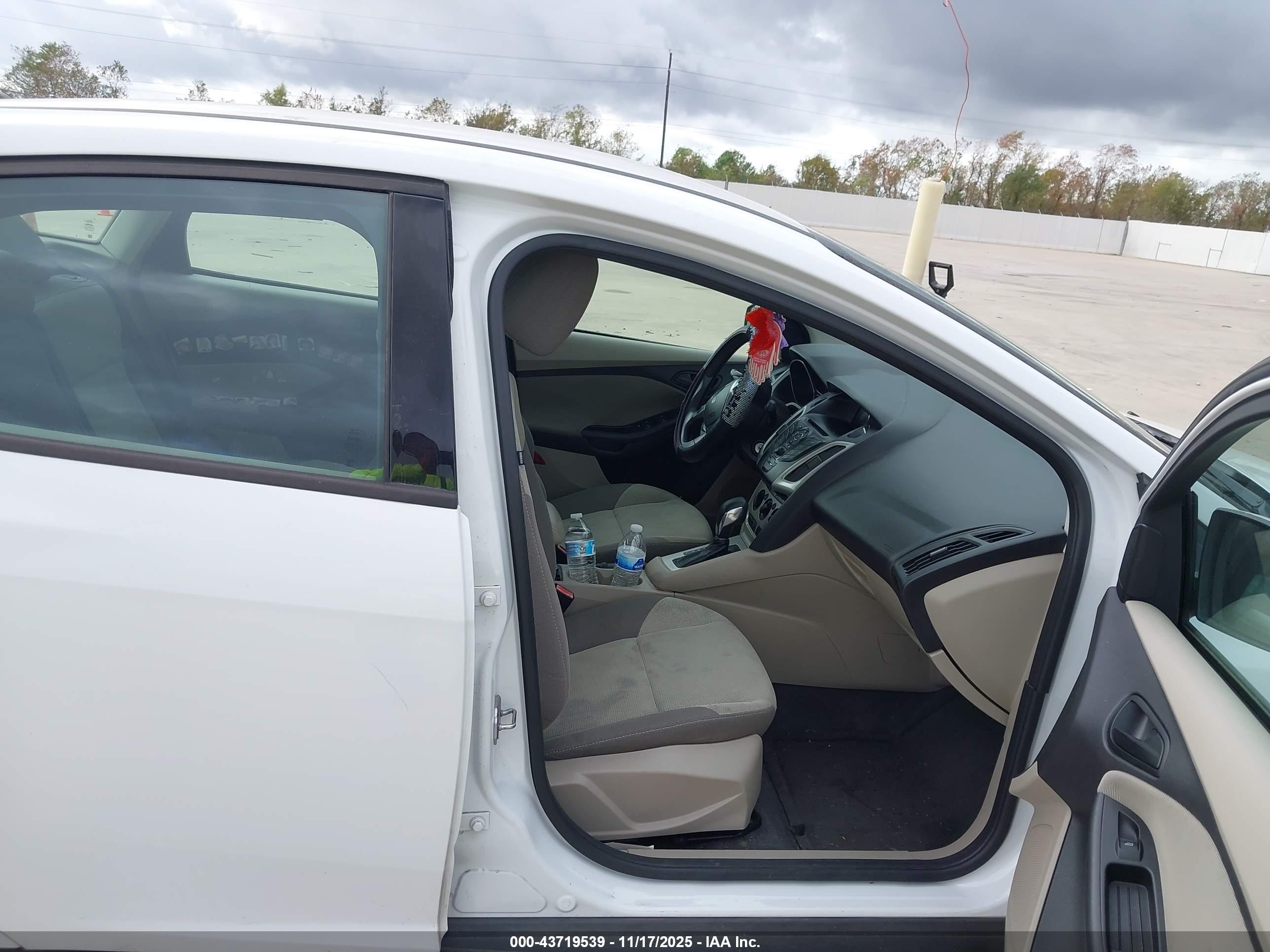 FORD FOCUS image 5