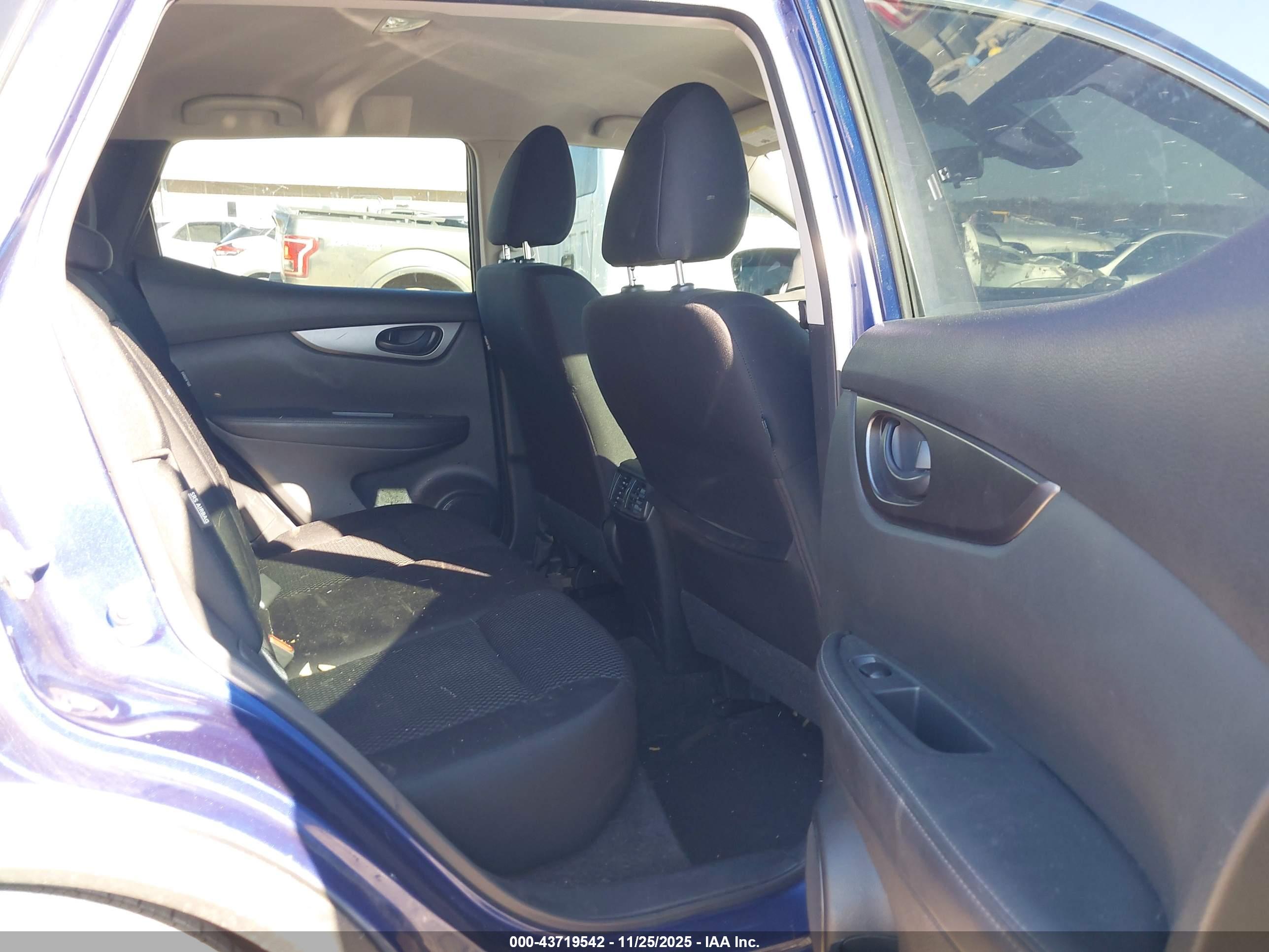 NISSAN ROGUE image 8