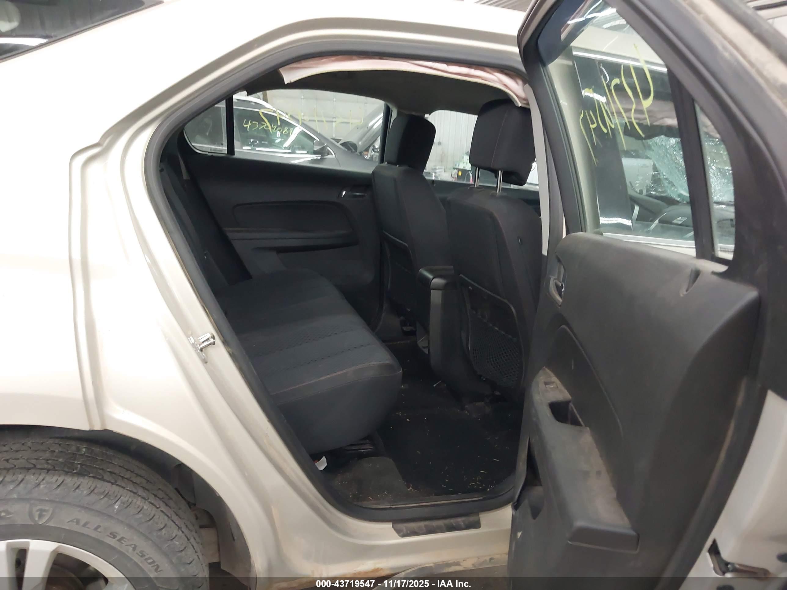CHEVROLET EQUINOX image 8
