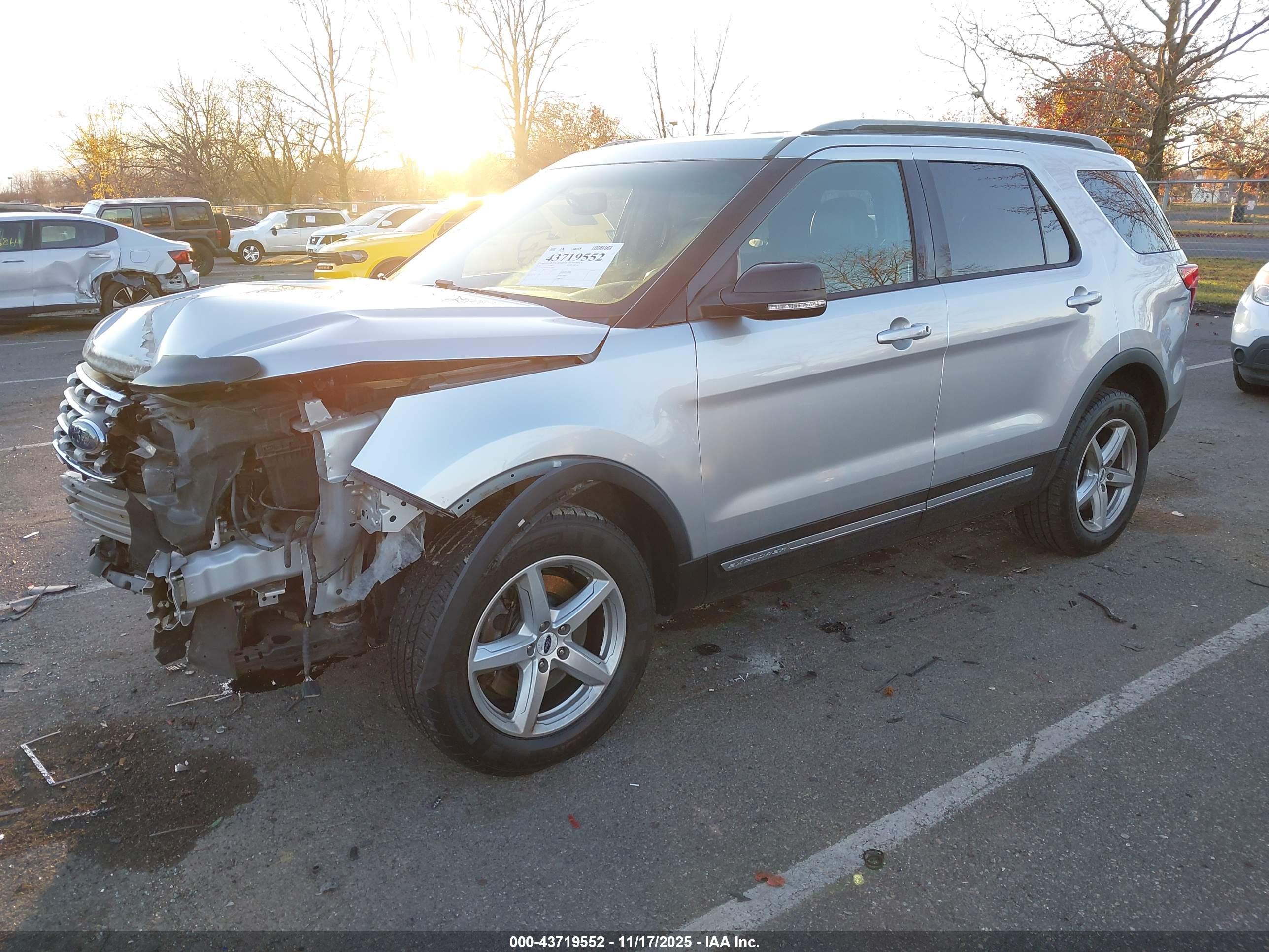 FORD EXPLORER image 2