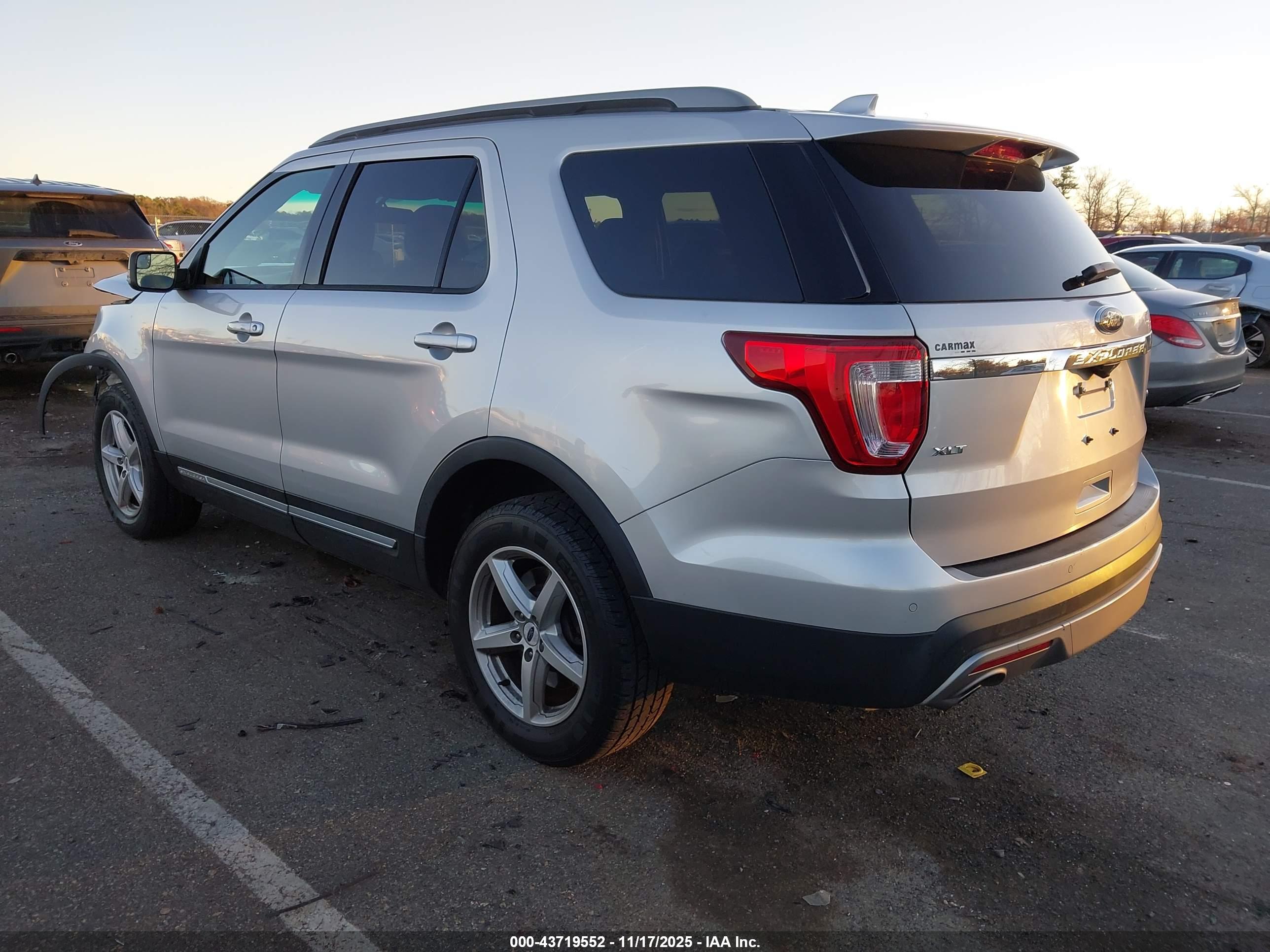 FORD EXPLORER image 3