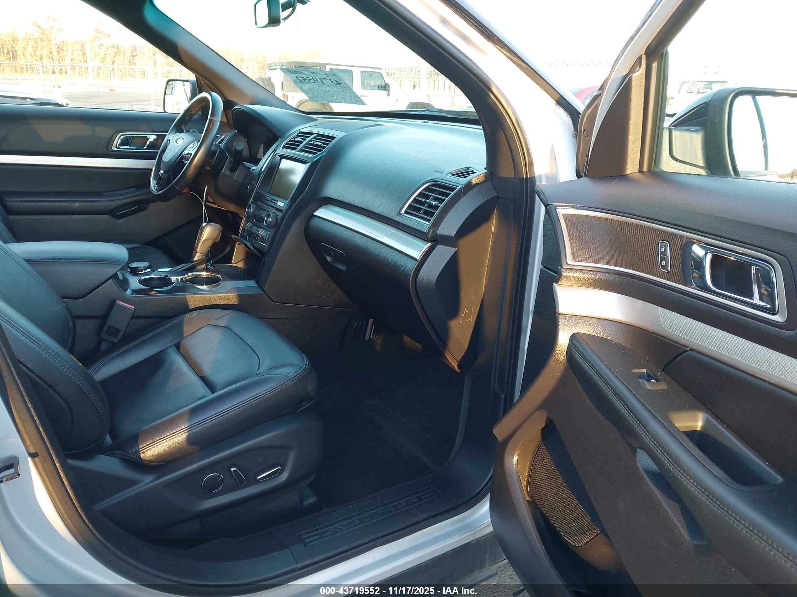 FORD EXPLORER image 5