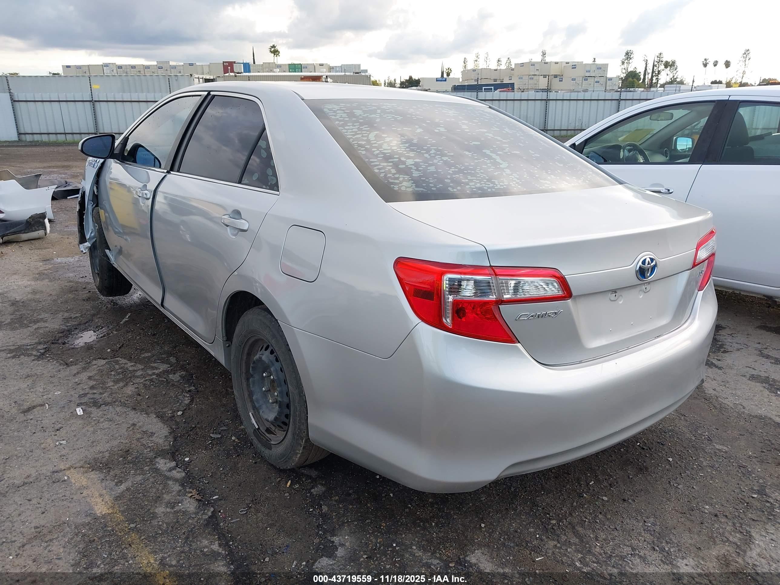 TOYOTA CAMRY image 3