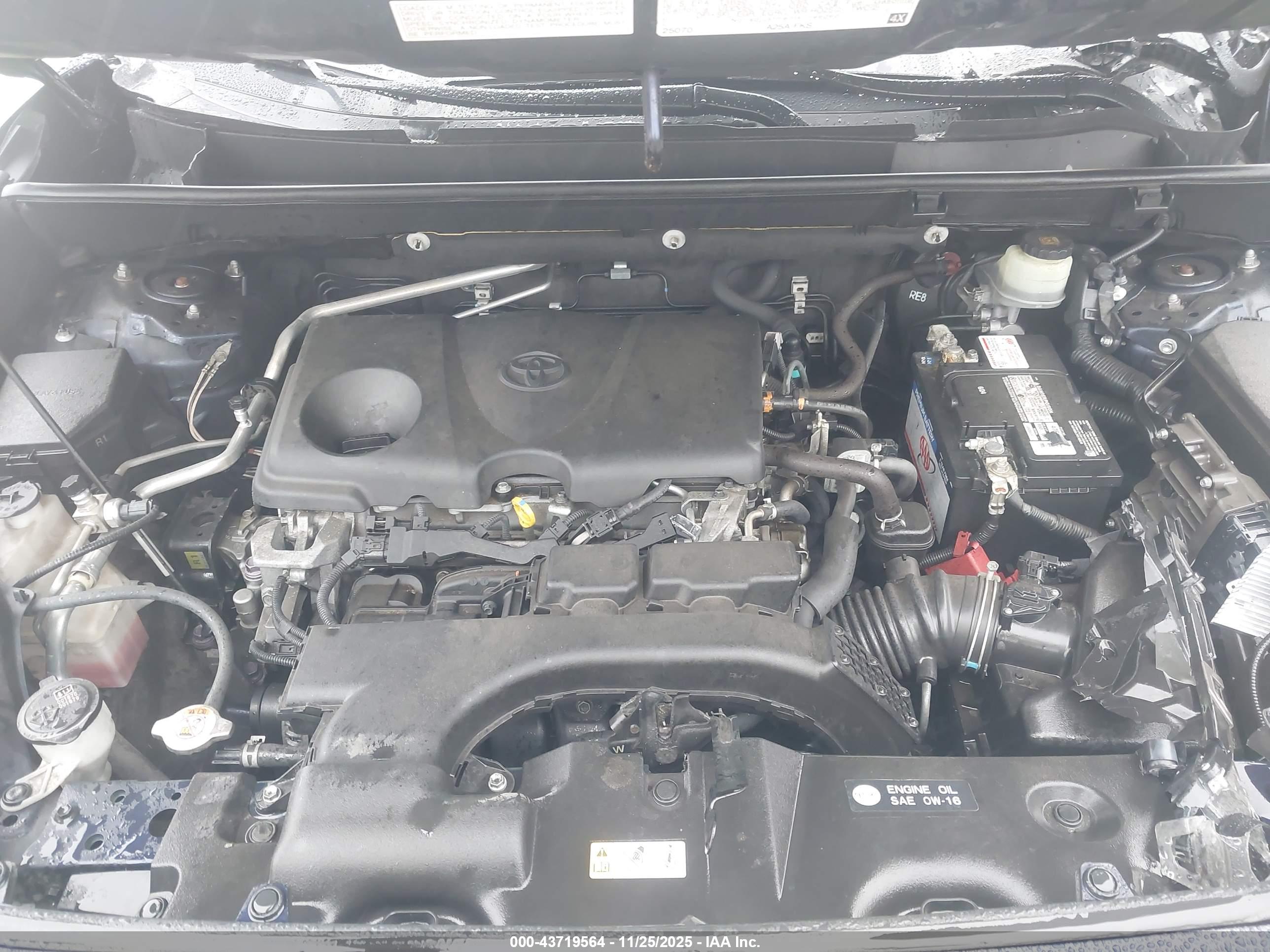 TOYOTA RAV4 image 10