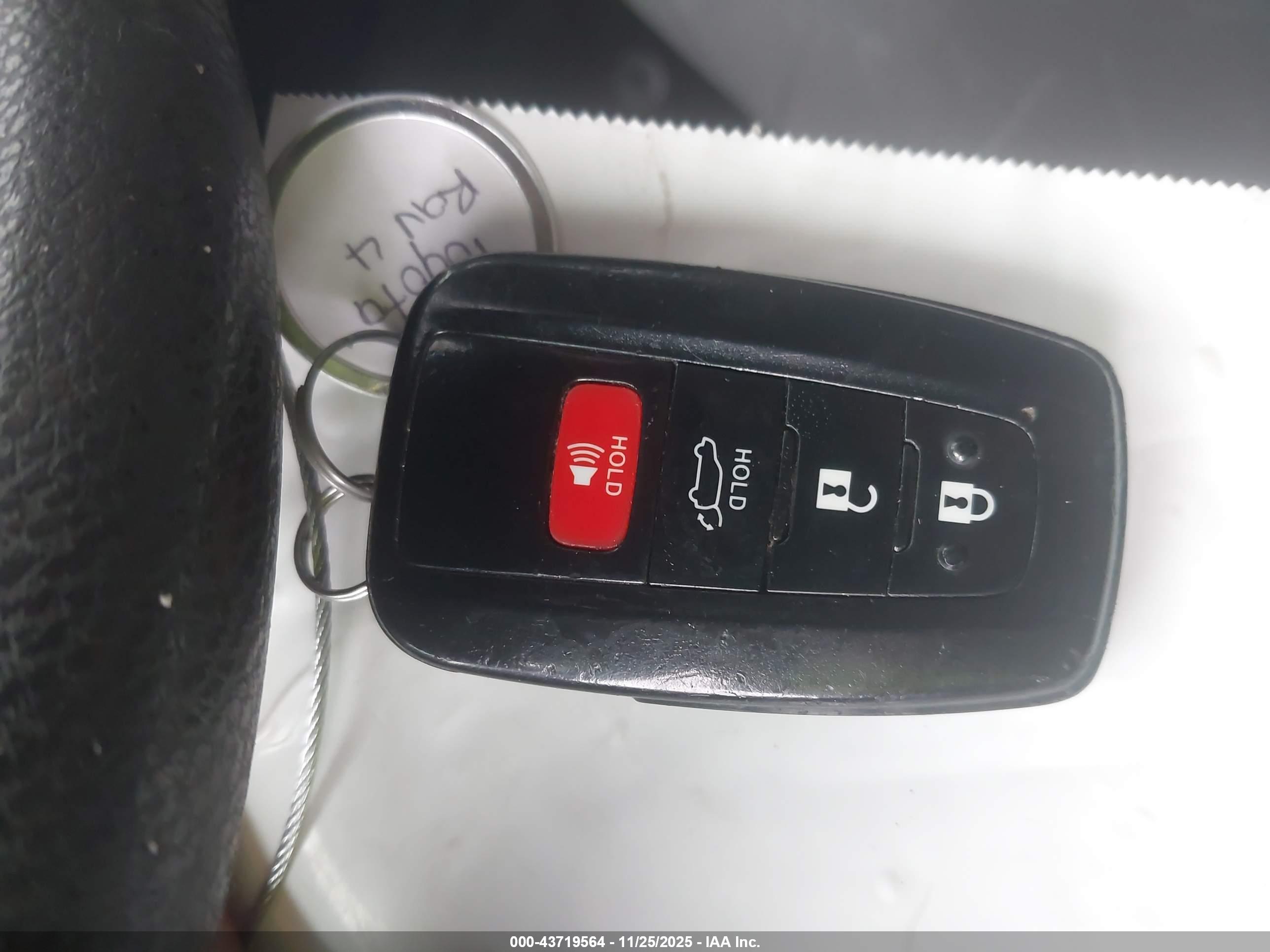 TOYOTA RAV4 image 11