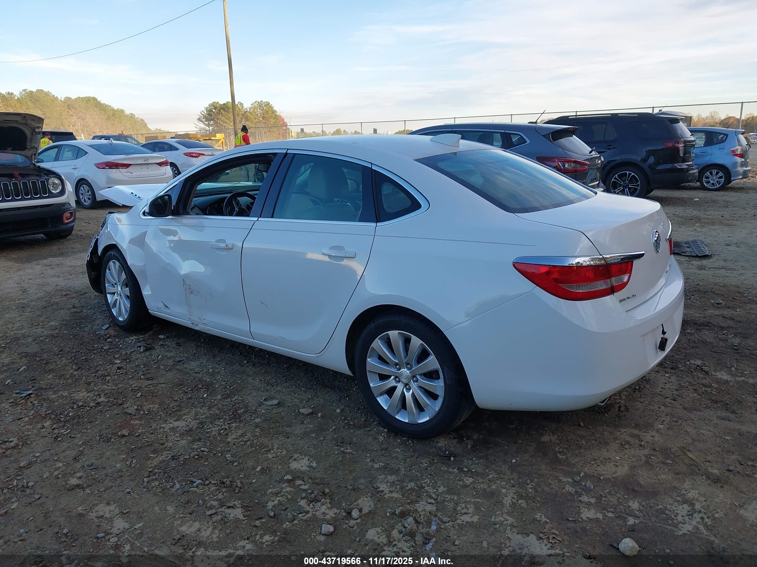 BUICK VERANO image 3