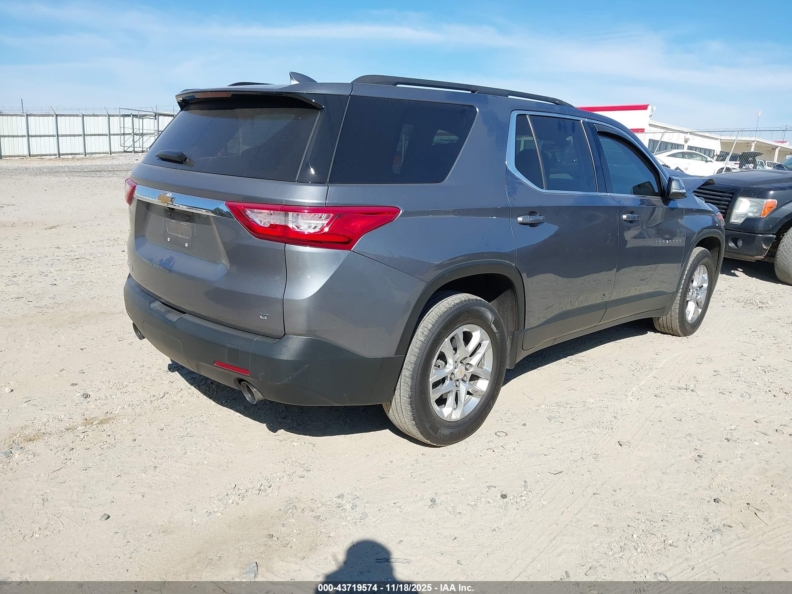 CHEVROLET TRAVERSE image 4