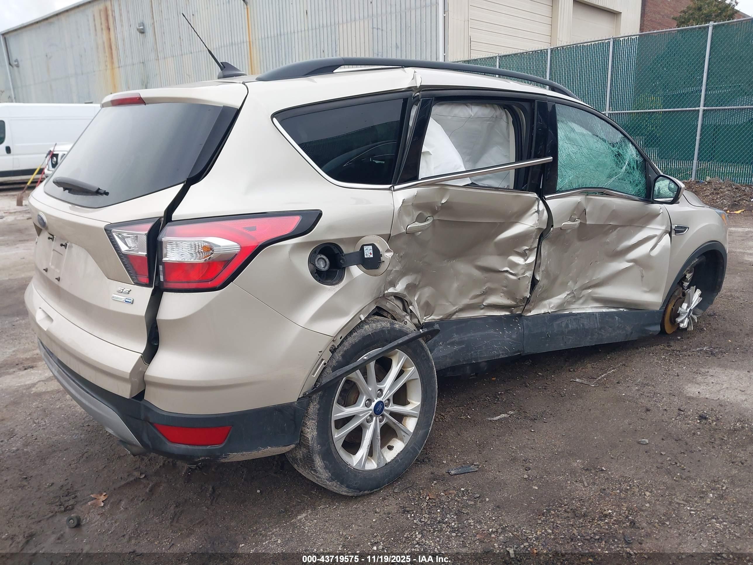 FORD ESCAPE image 4