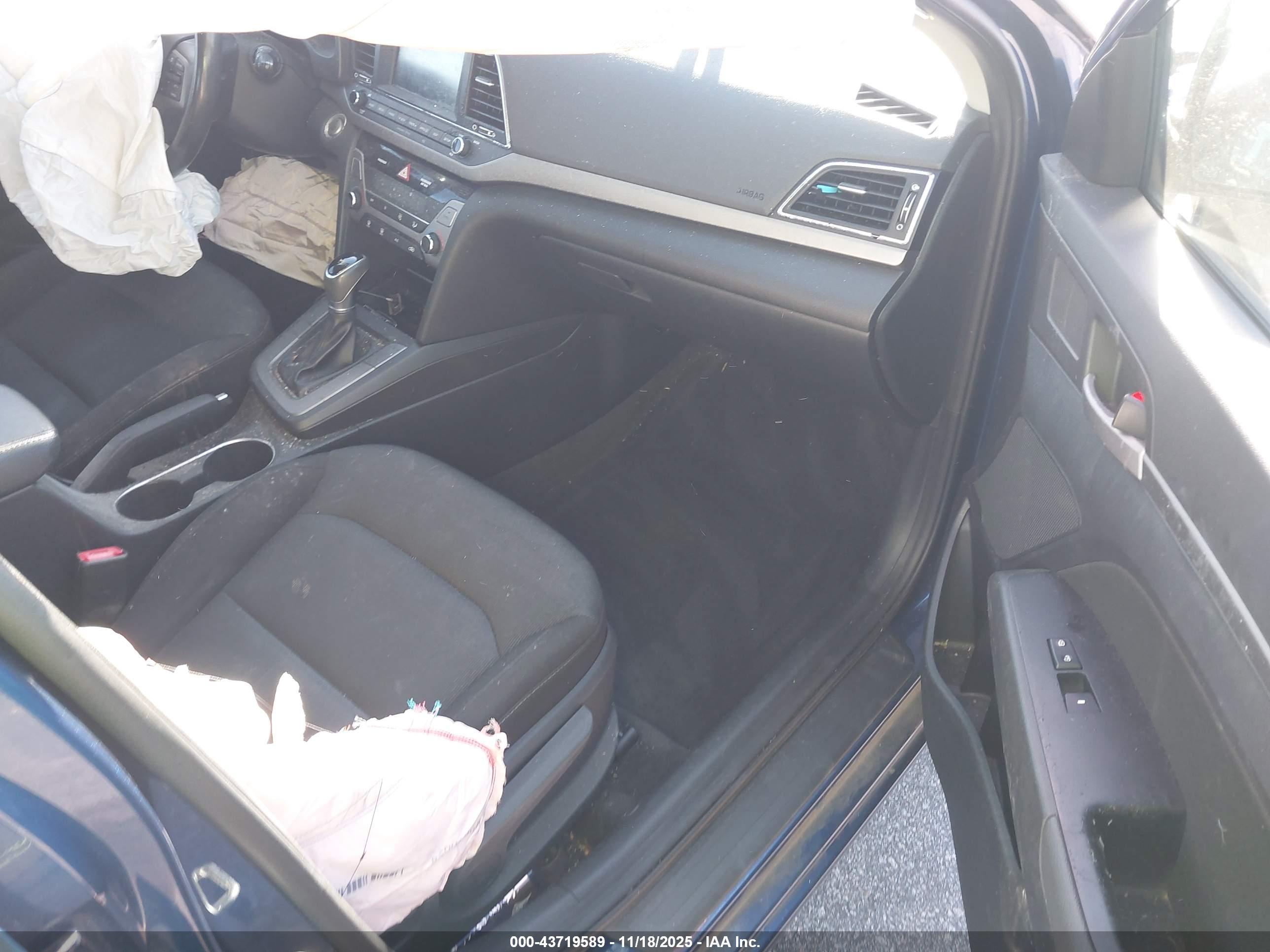 HYUNDAI ELANTRA image 5