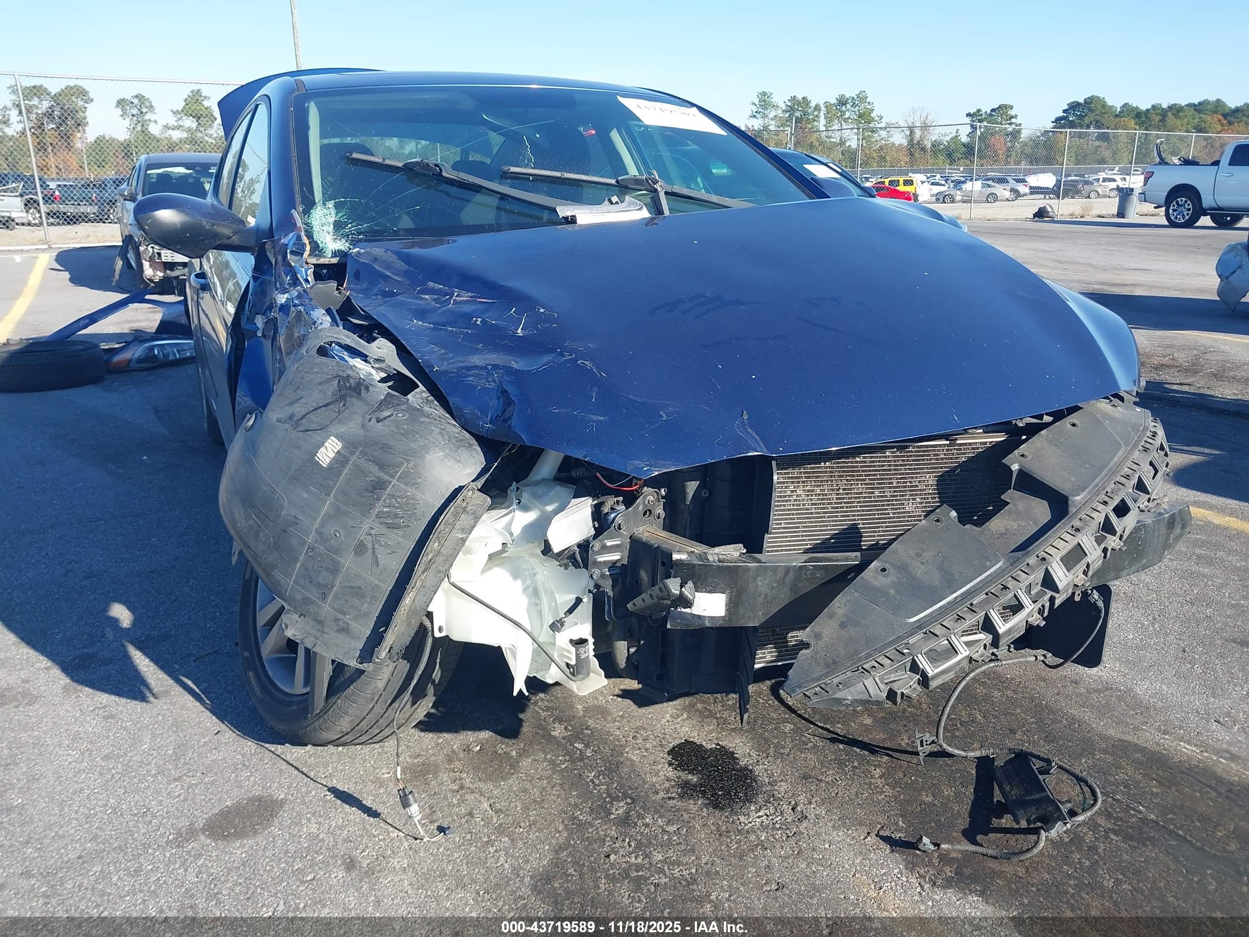 HYUNDAI ELANTRA image 6