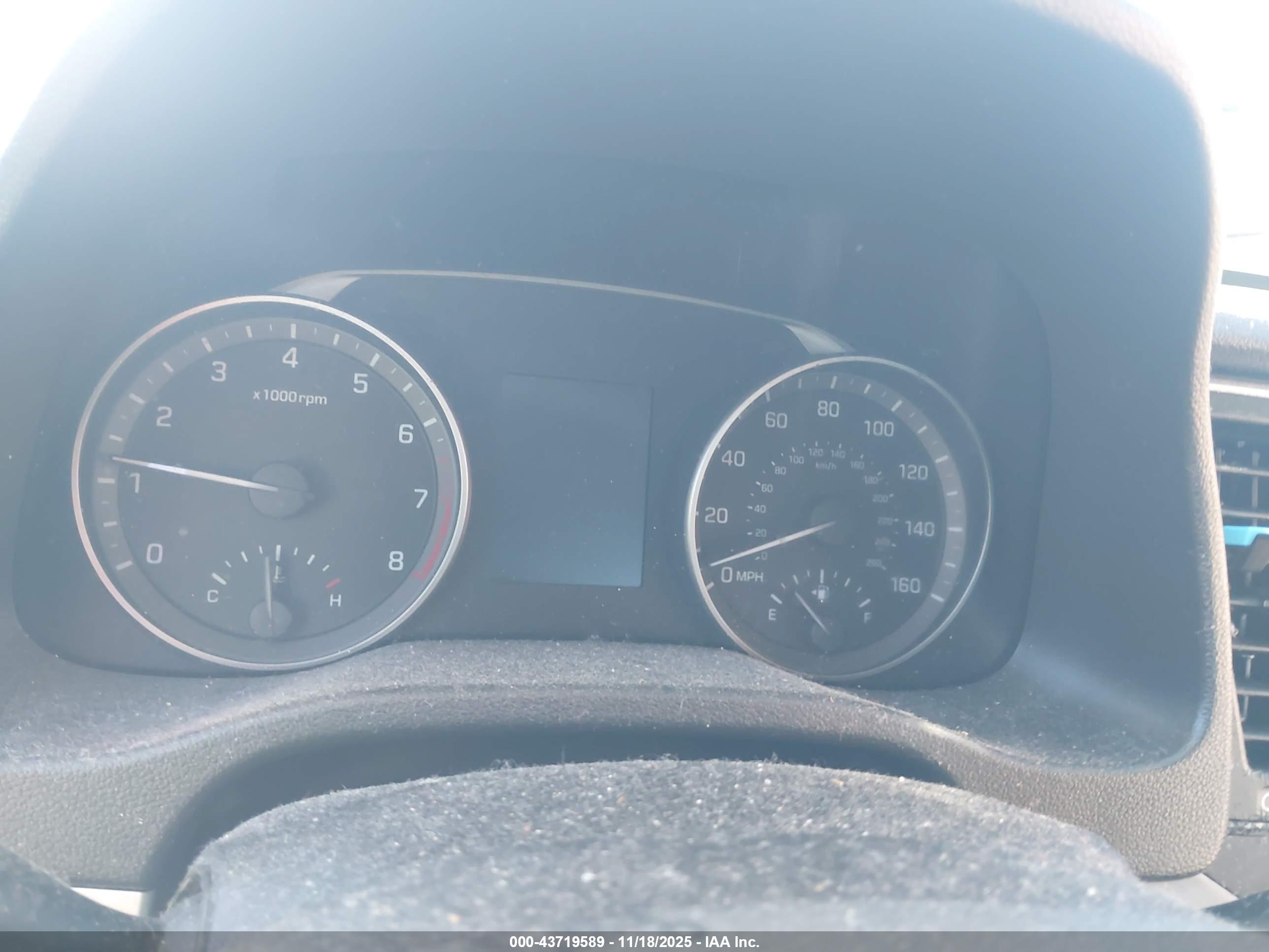 HYUNDAI ELANTRA image 7