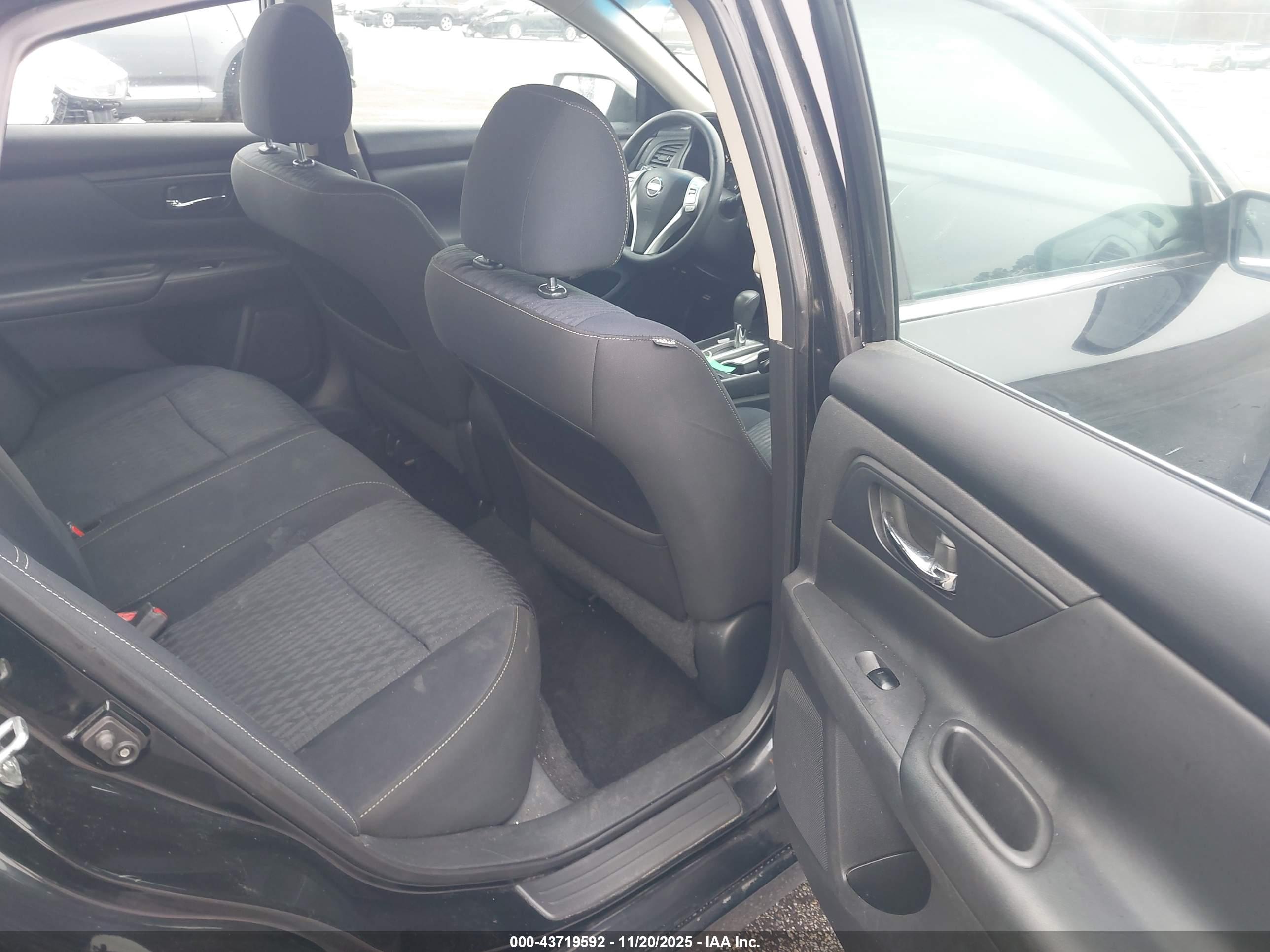 NISSAN ALTIMA image 8