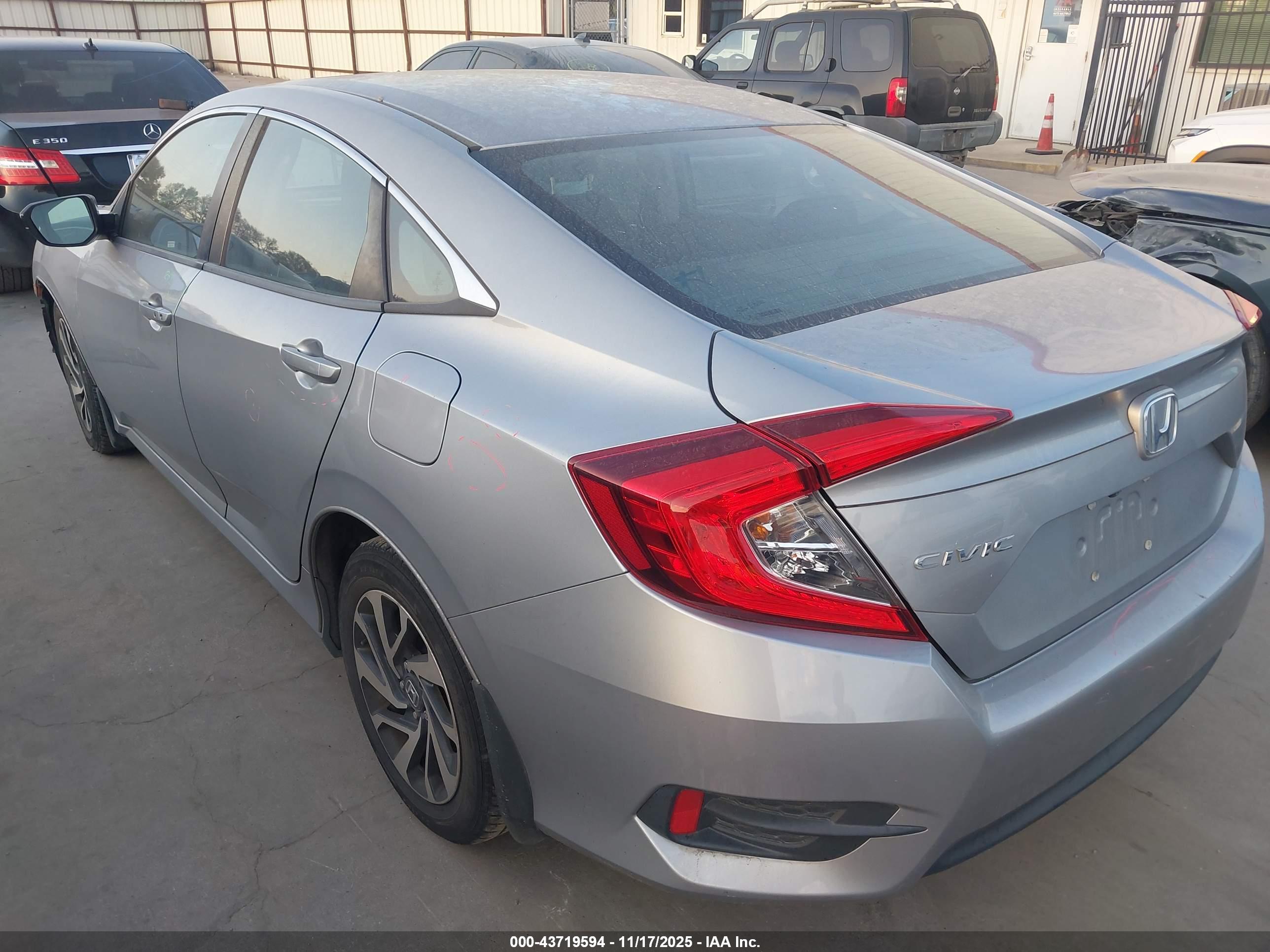 HONDA CIVIC image 3