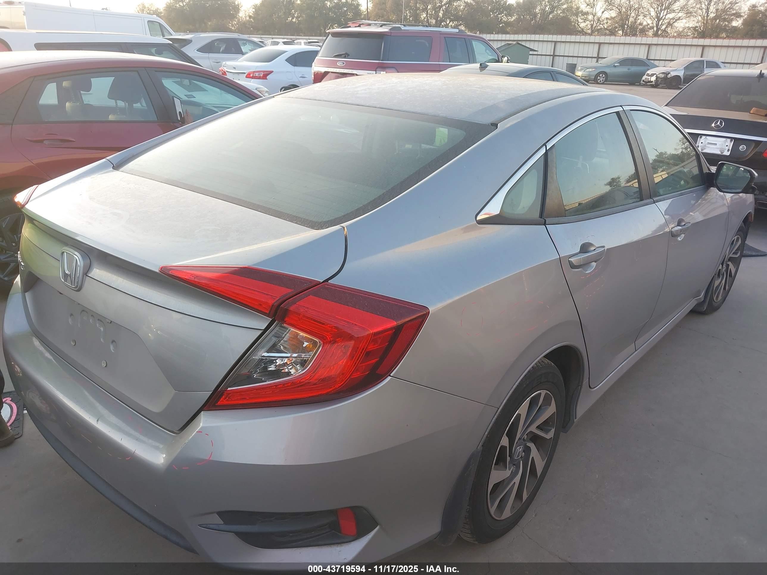 HONDA CIVIC image 4