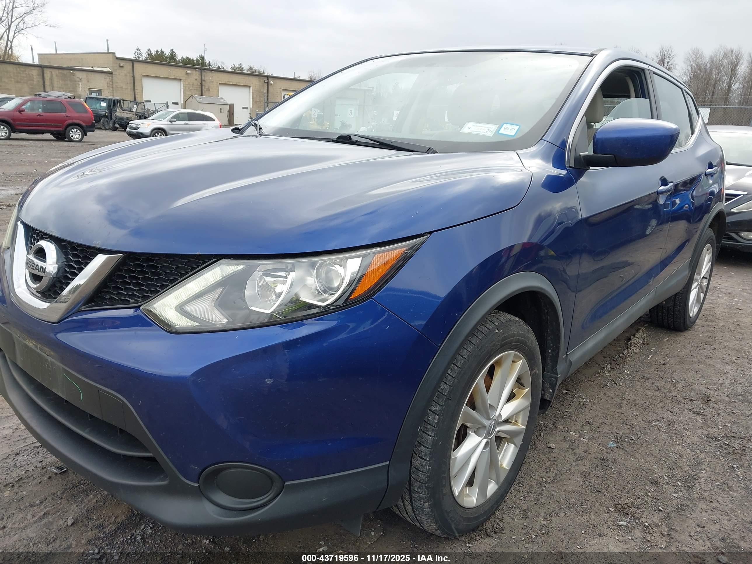 NISSAN ROGUE image 2