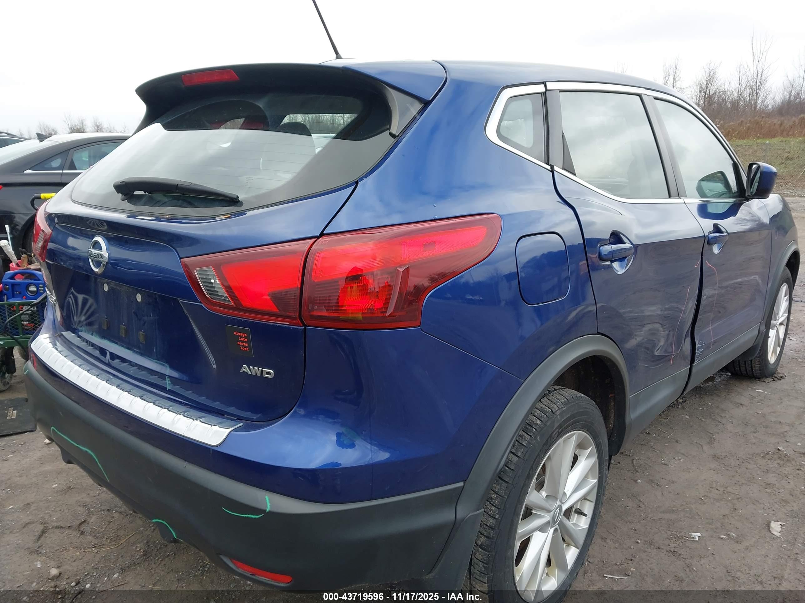 NISSAN ROGUE image 4