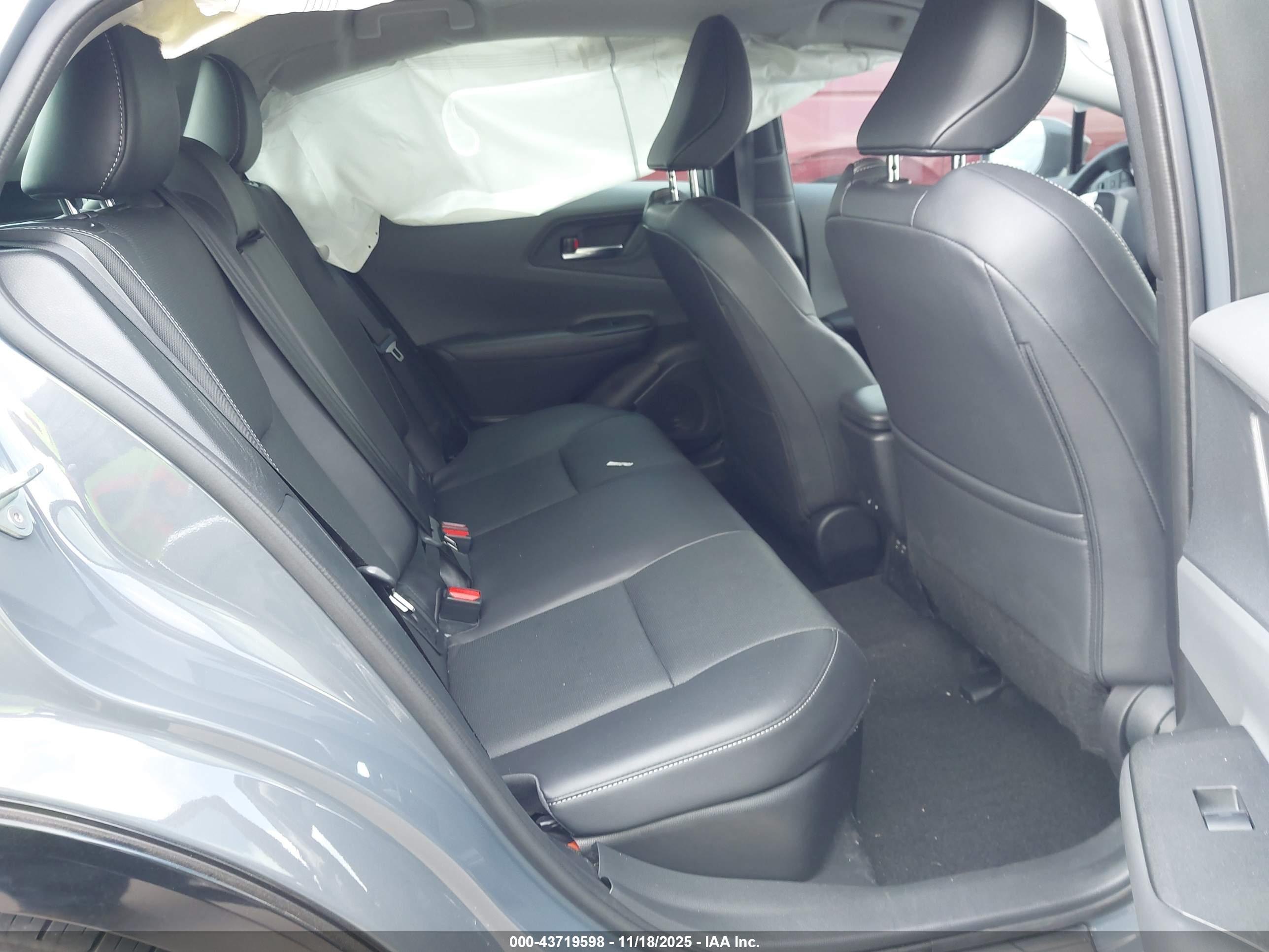TOYOTA PRIUS image 8