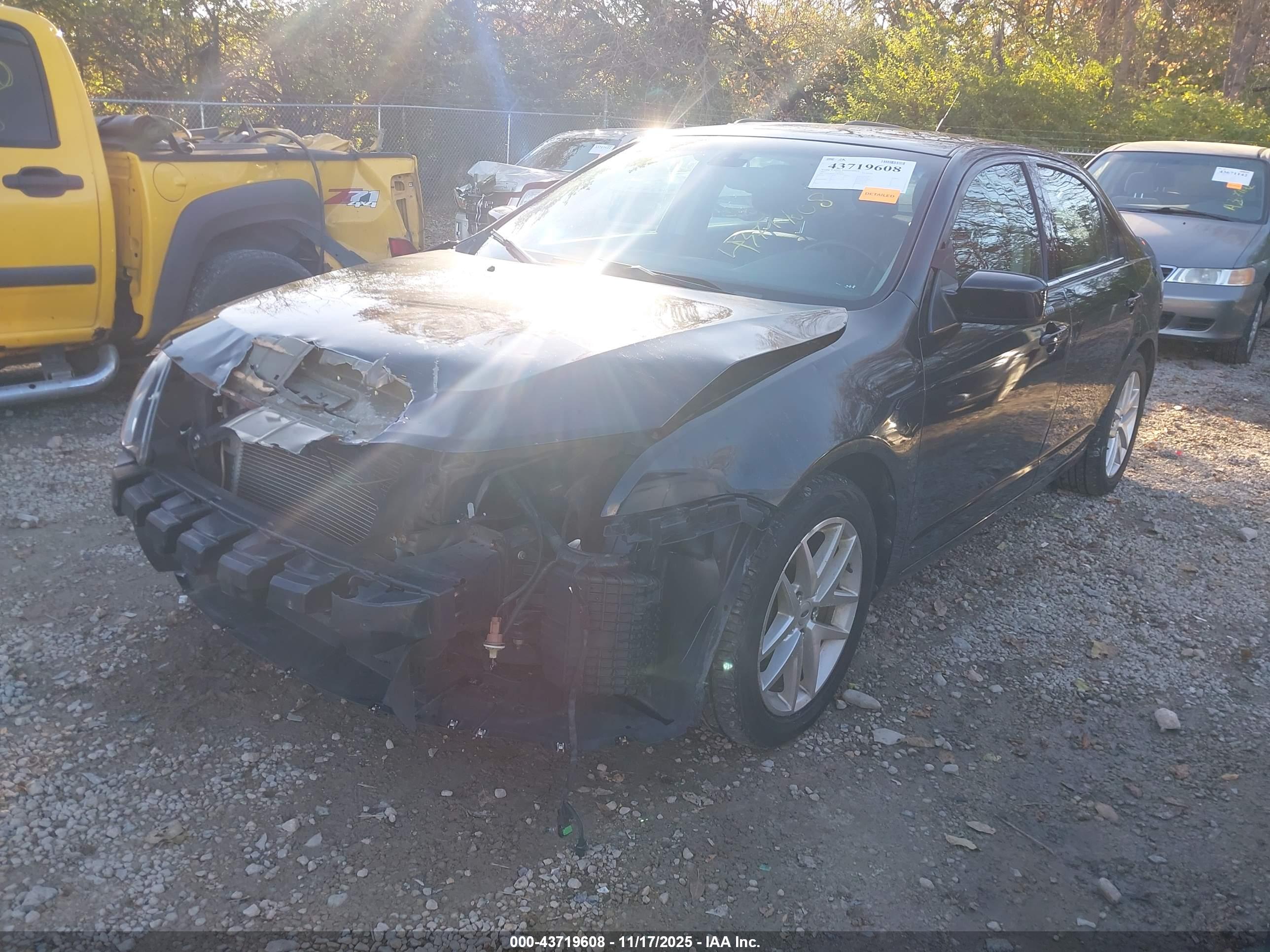 FORD FUSION image 2