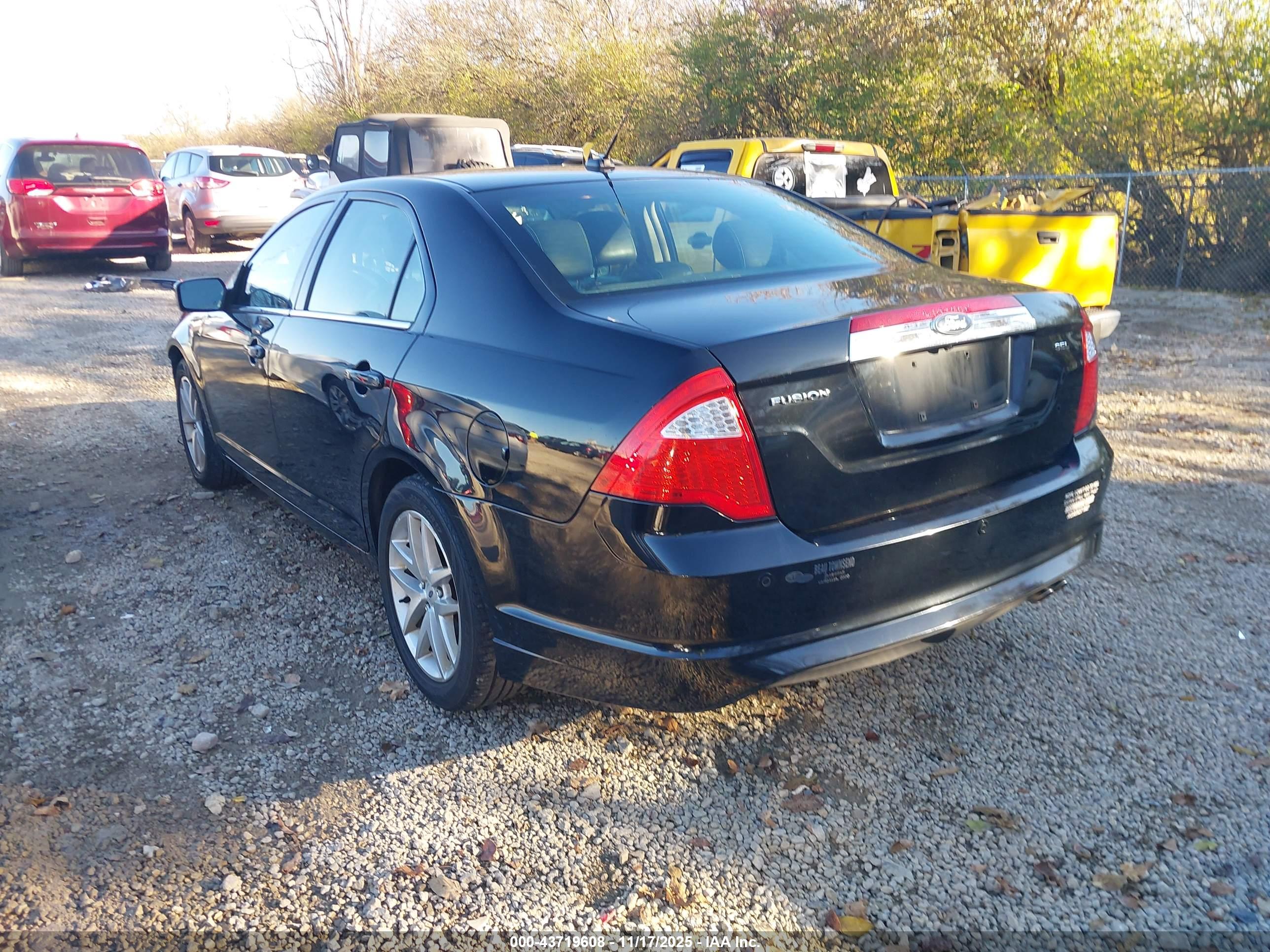 FORD FUSION image 3
