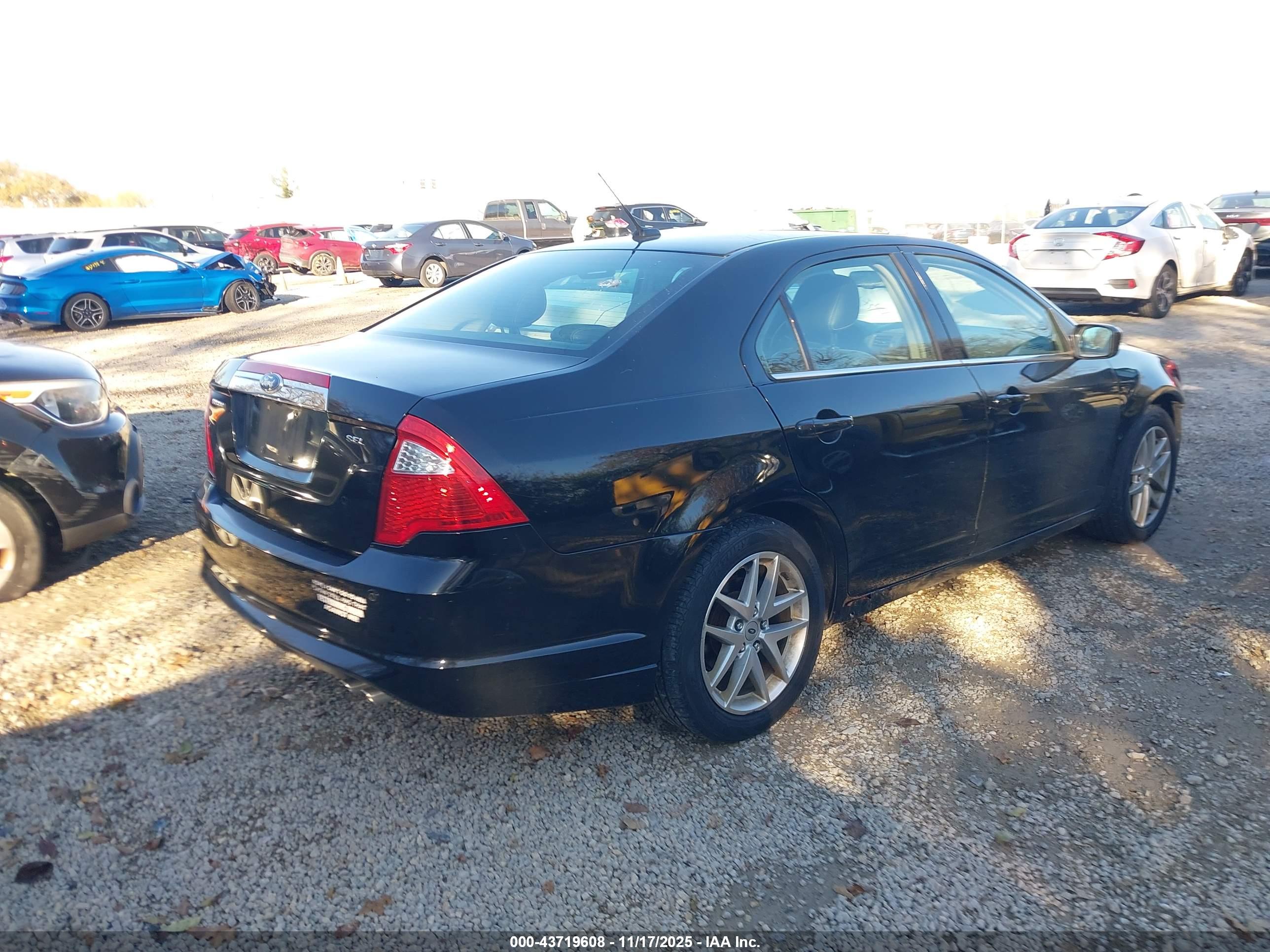 FORD FUSION image 4