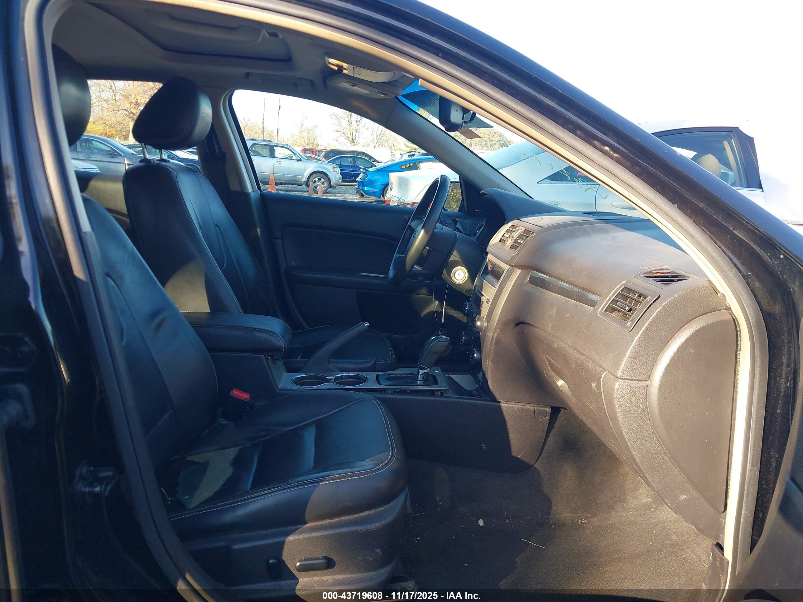 FORD FUSION image 5