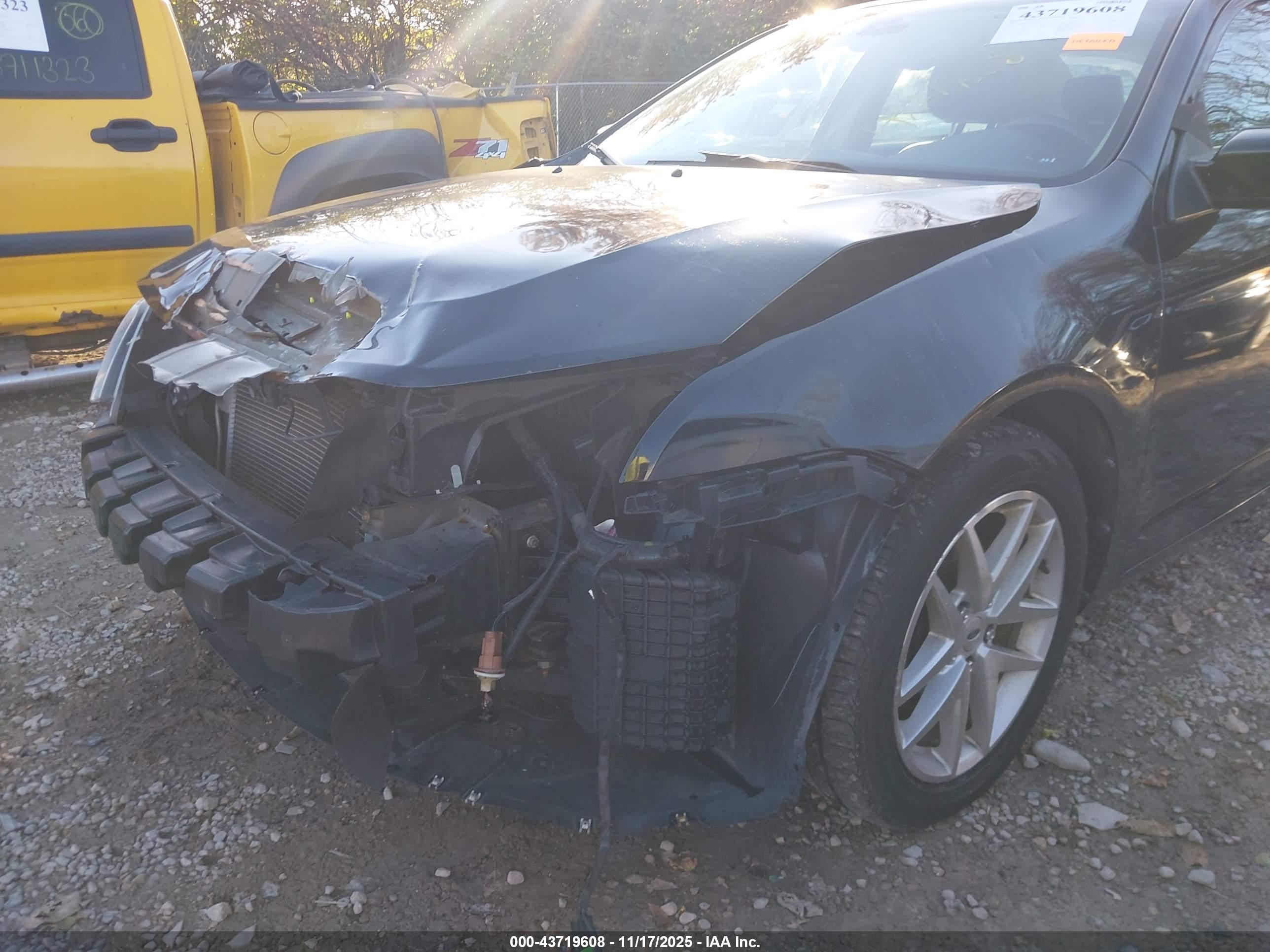 FORD FUSION image 6