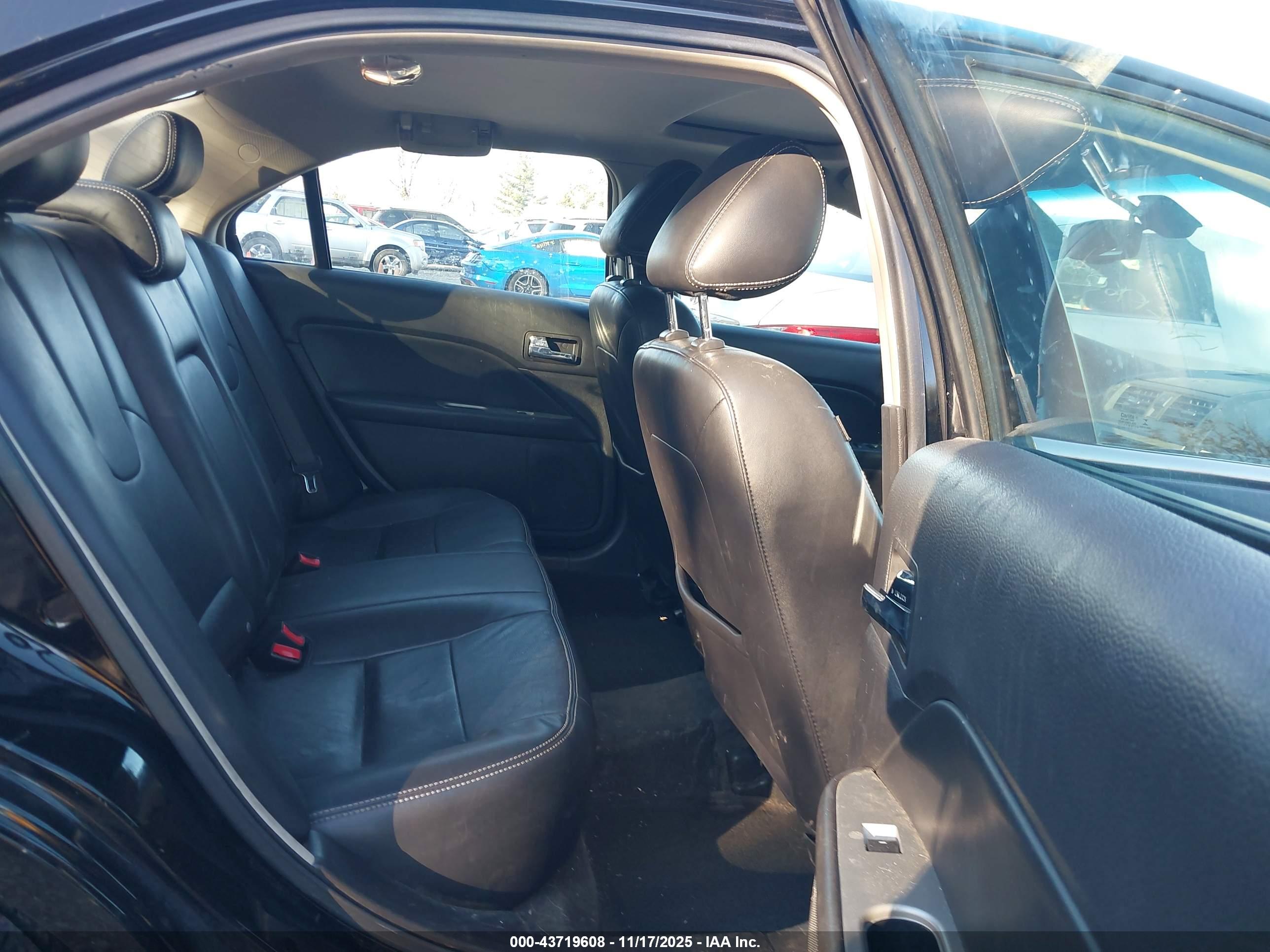 FORD FUSION image 8