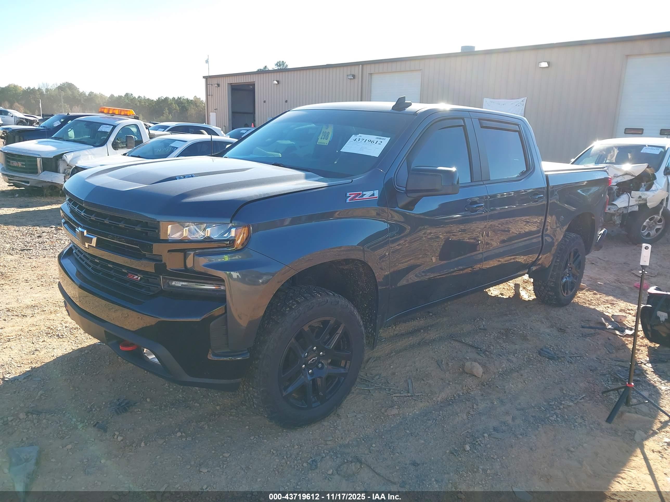 CHEVROLET SILVERADO image 2