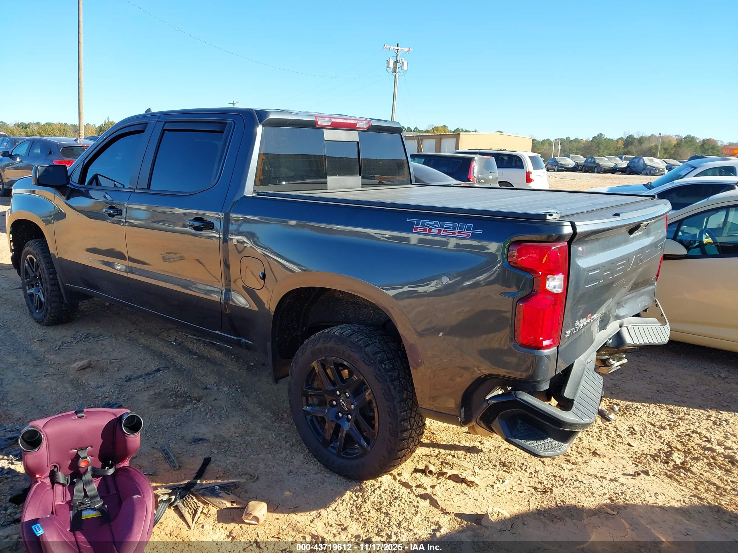 CHEVROLET SILVERADO image 3