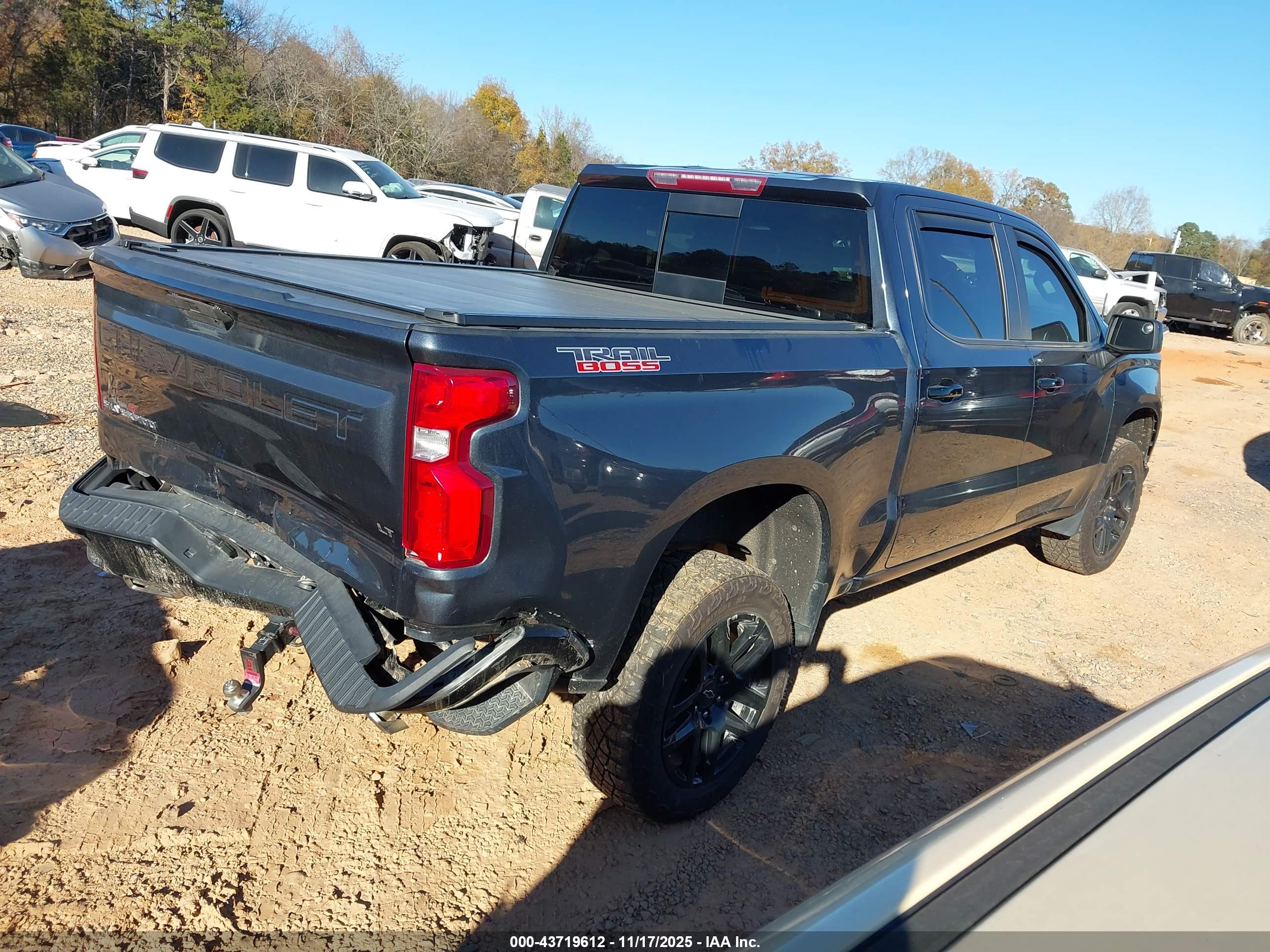 CHEVROLET SILVERADO image 4