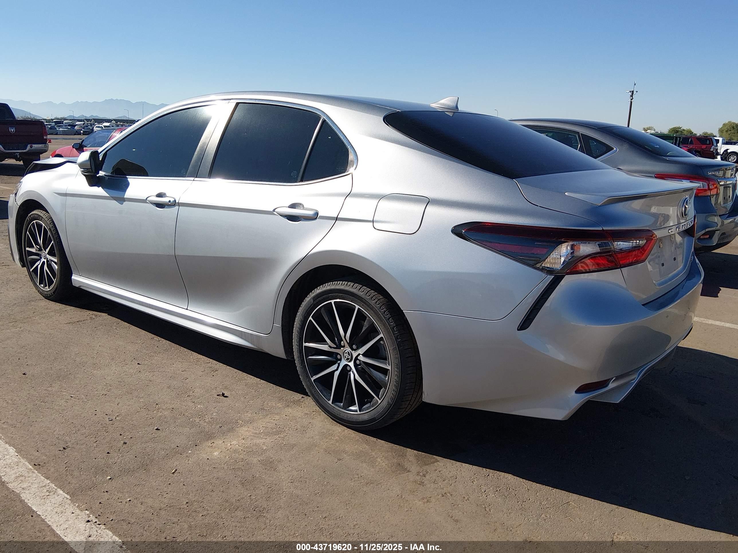 TOYOTA CAMRY image 3