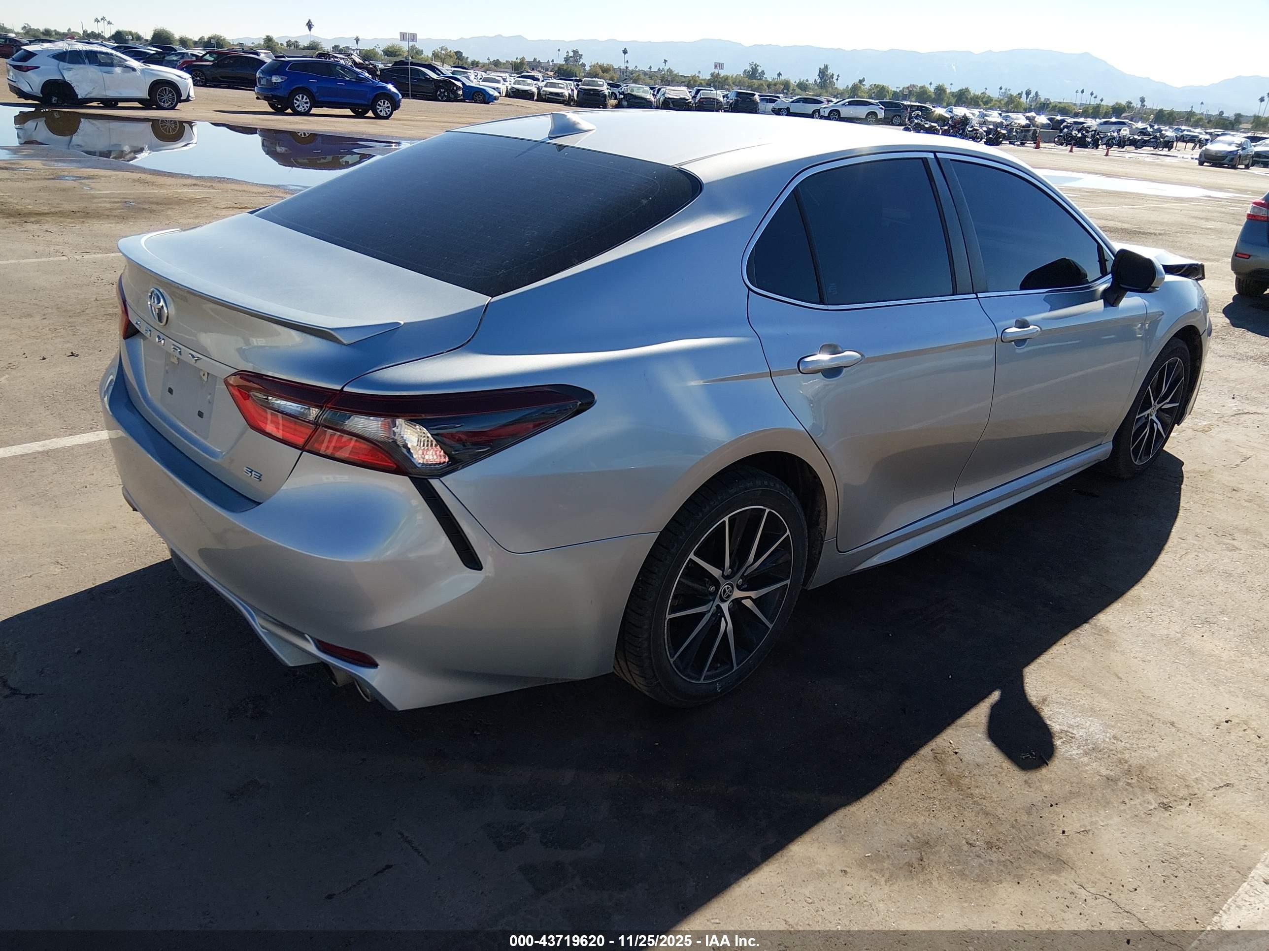 TOYOTA CAMRY image 4