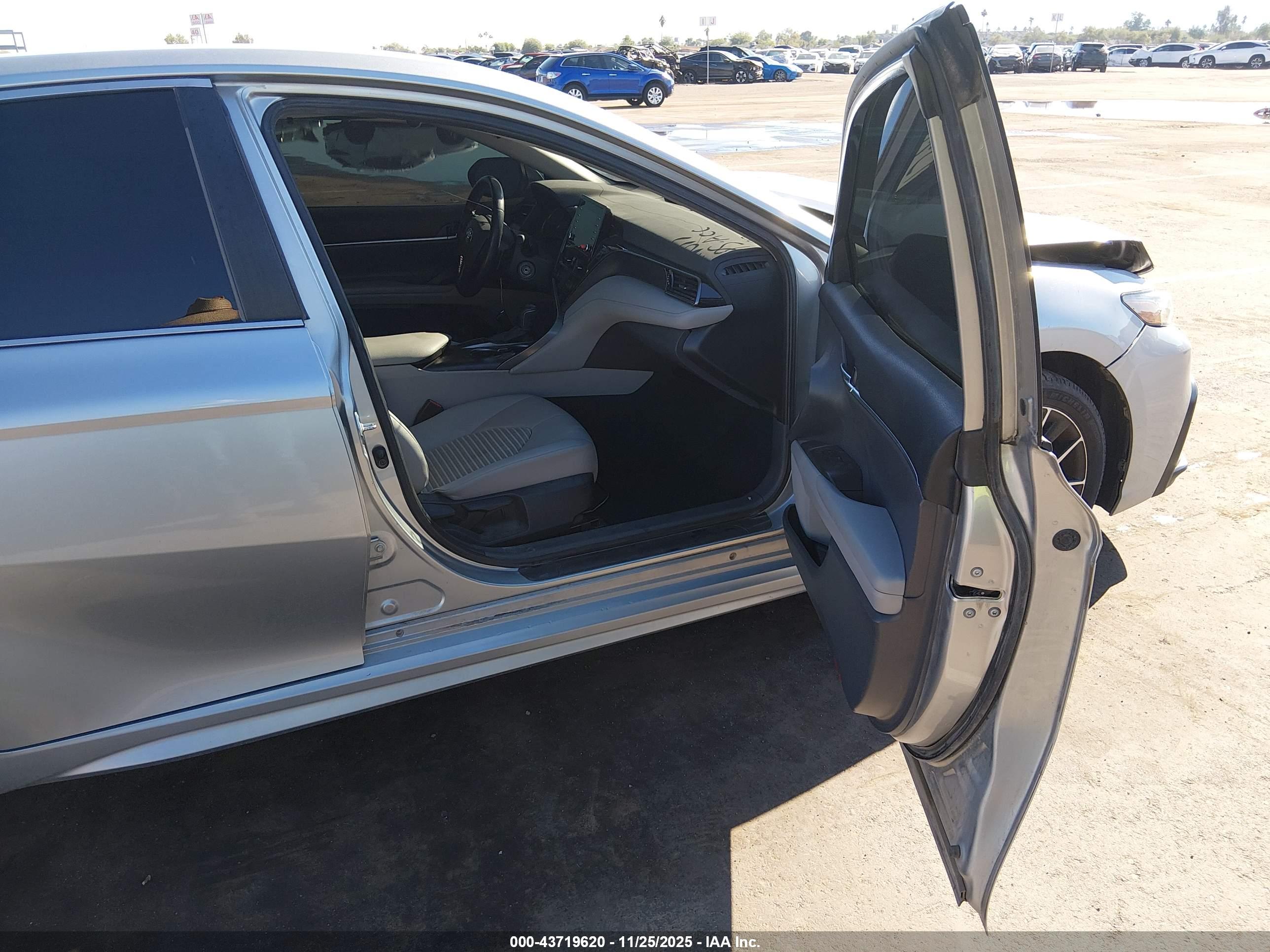 TOYOTA CAMRY image 5