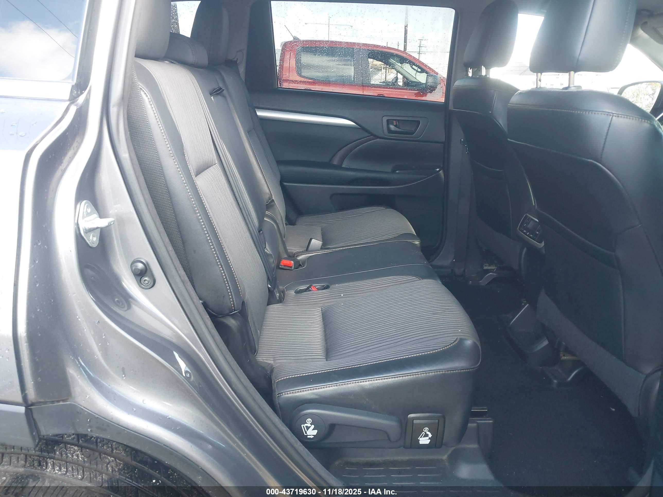 TOYOTA HIGHLANDER image 8