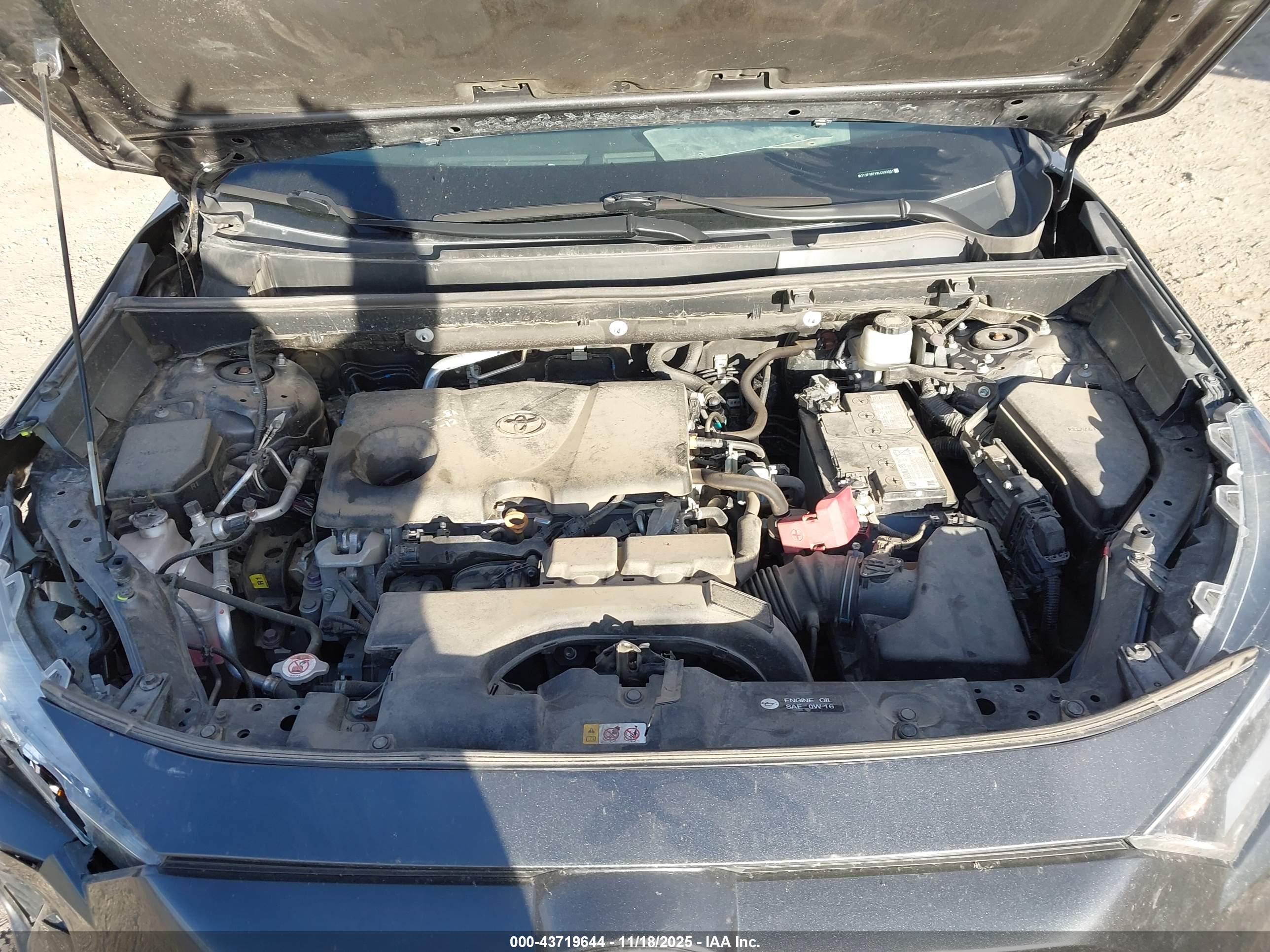 TOYOTA RAV4 image 10