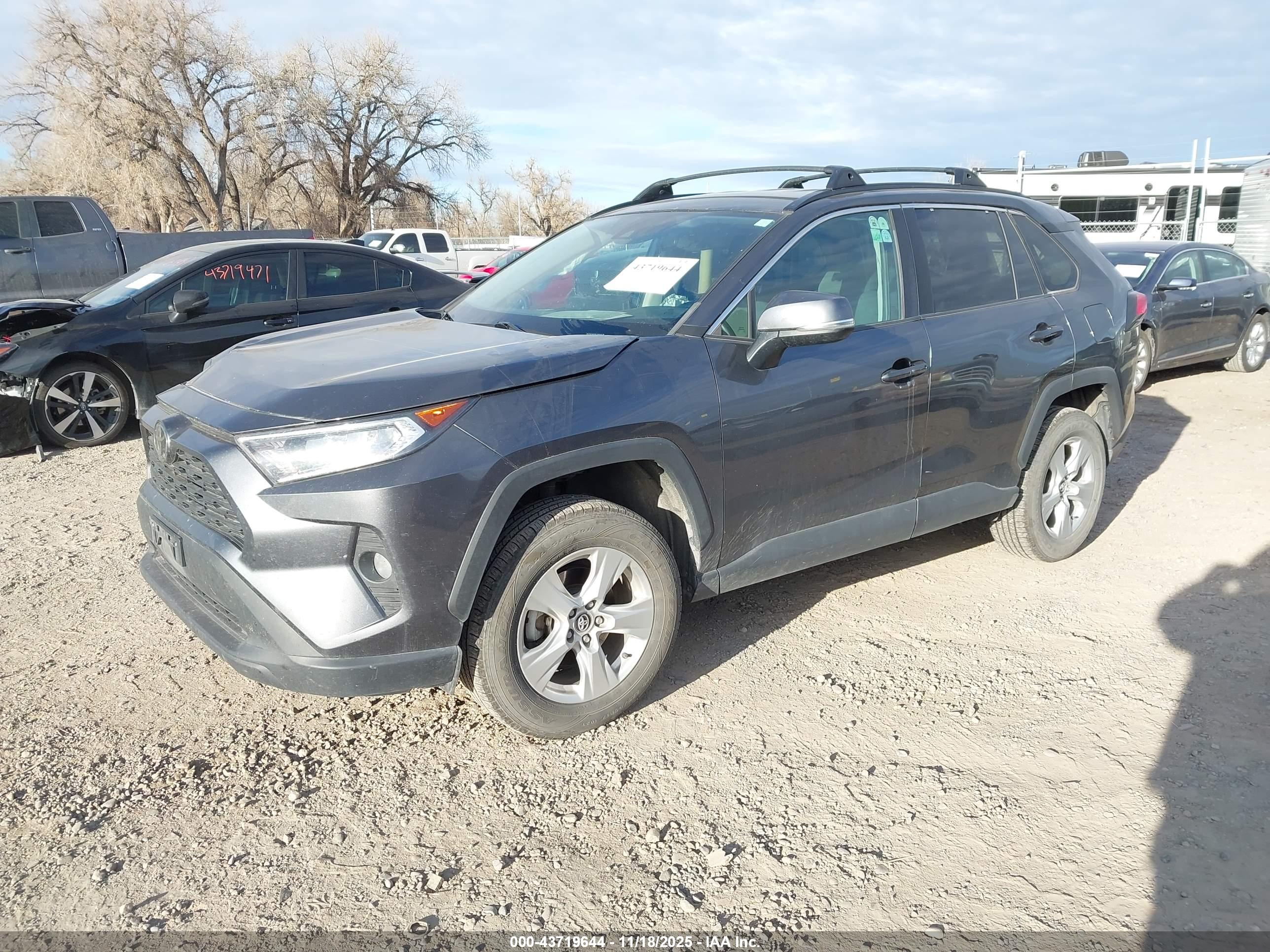 TOYOTA RAV4 image 2
