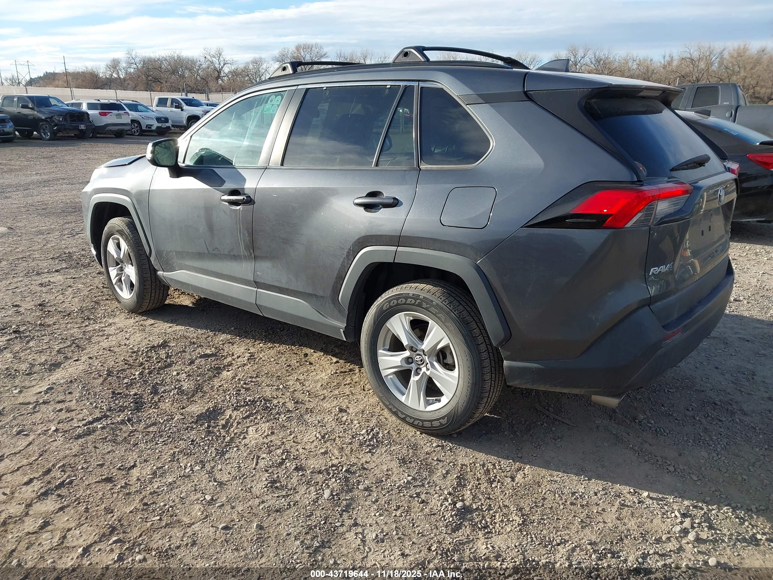 TOYOTA RAV4 image 3